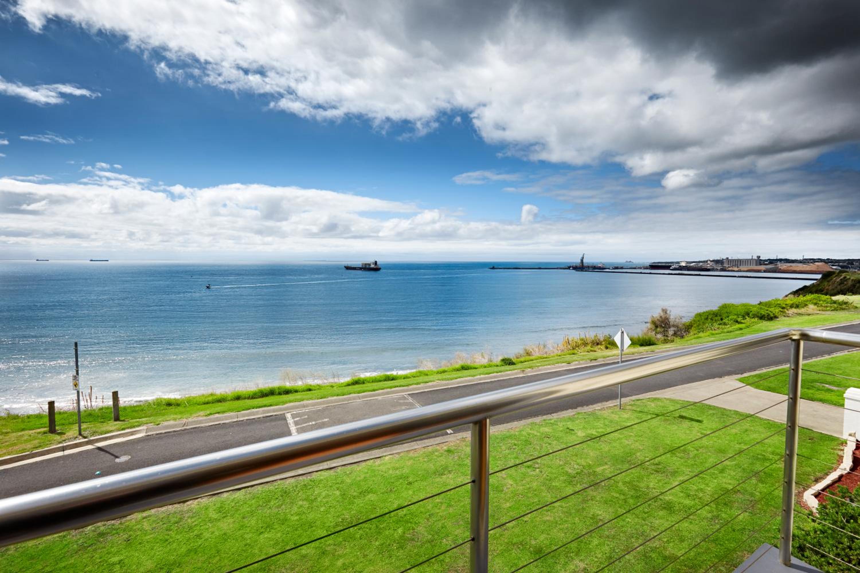Apartment with Sea View photo 3