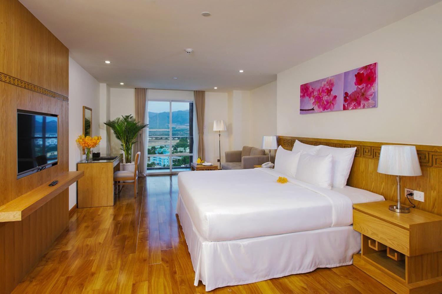 Suite with City View photo 2