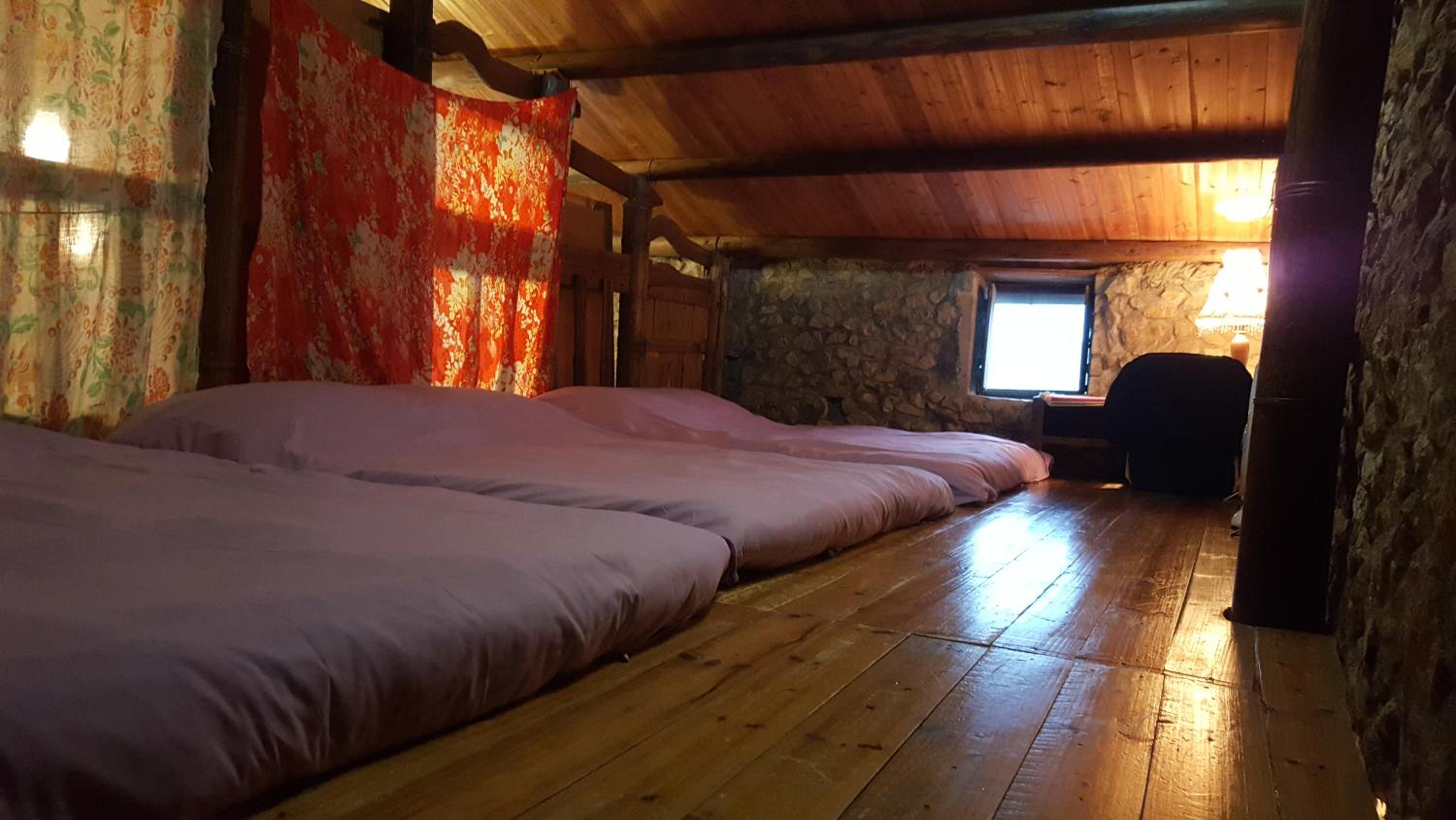 8-Bed Mixed Dormitory Room photo 2