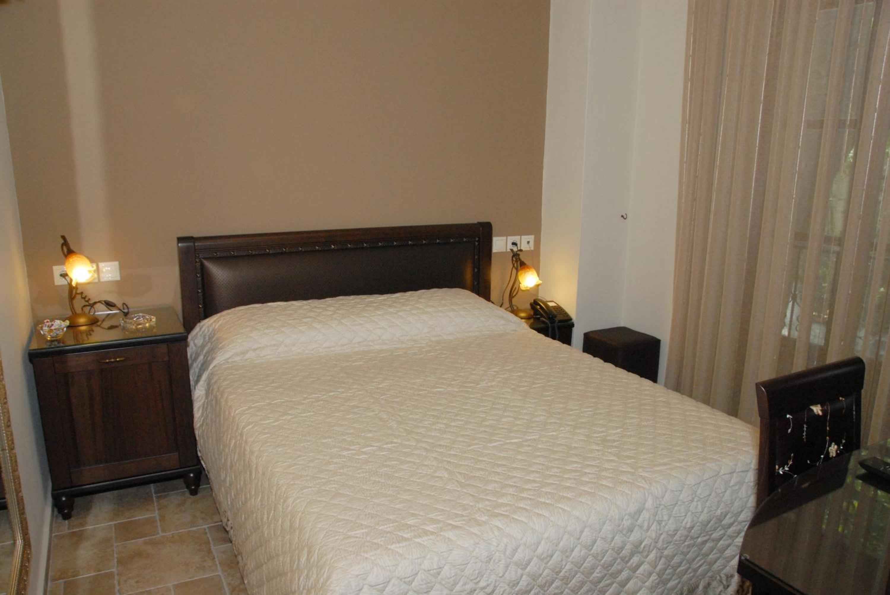 Family Room (3 Adults) - Photo 4