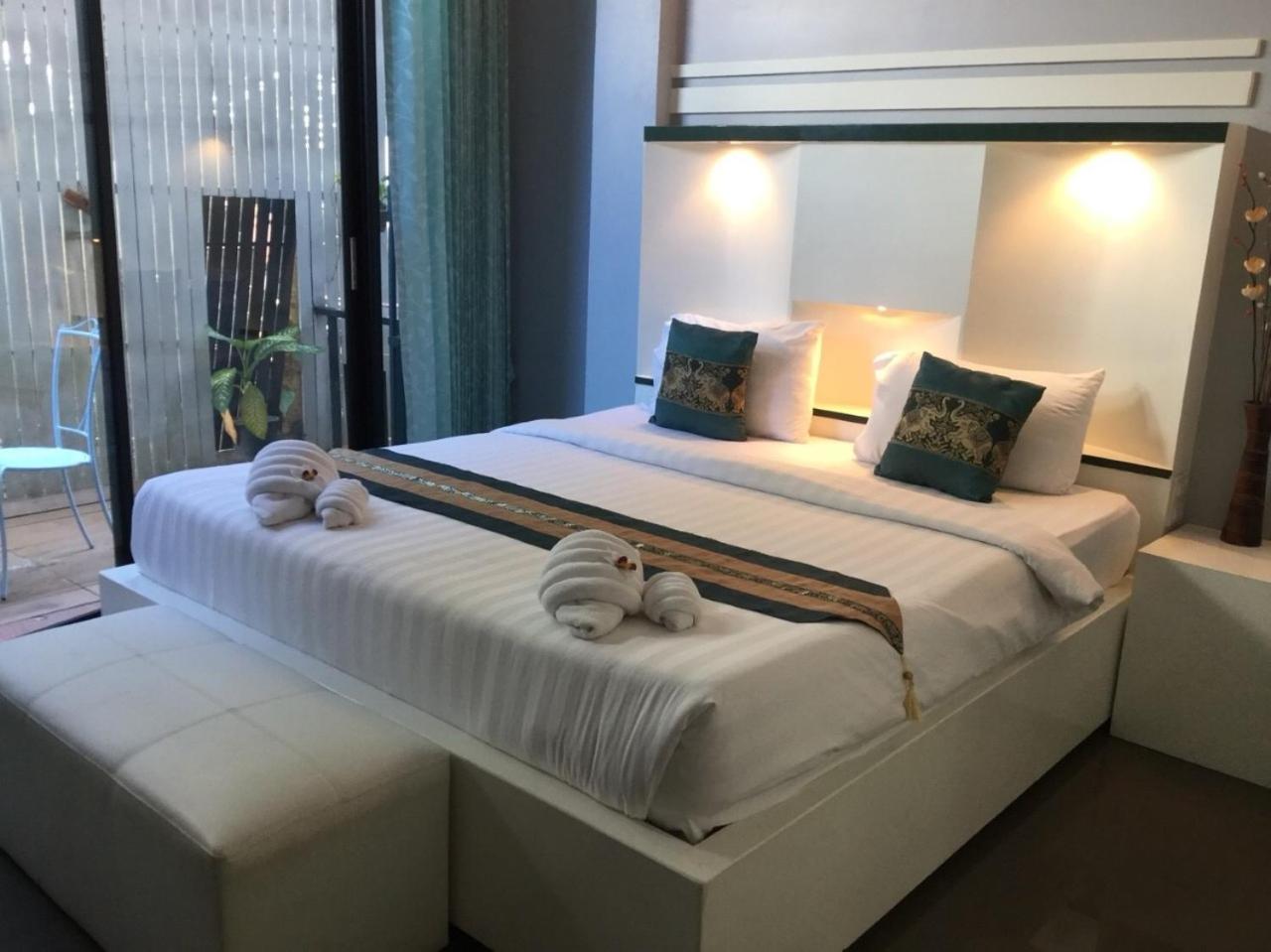 Deluxe Double or Twin Room - Photo 8
