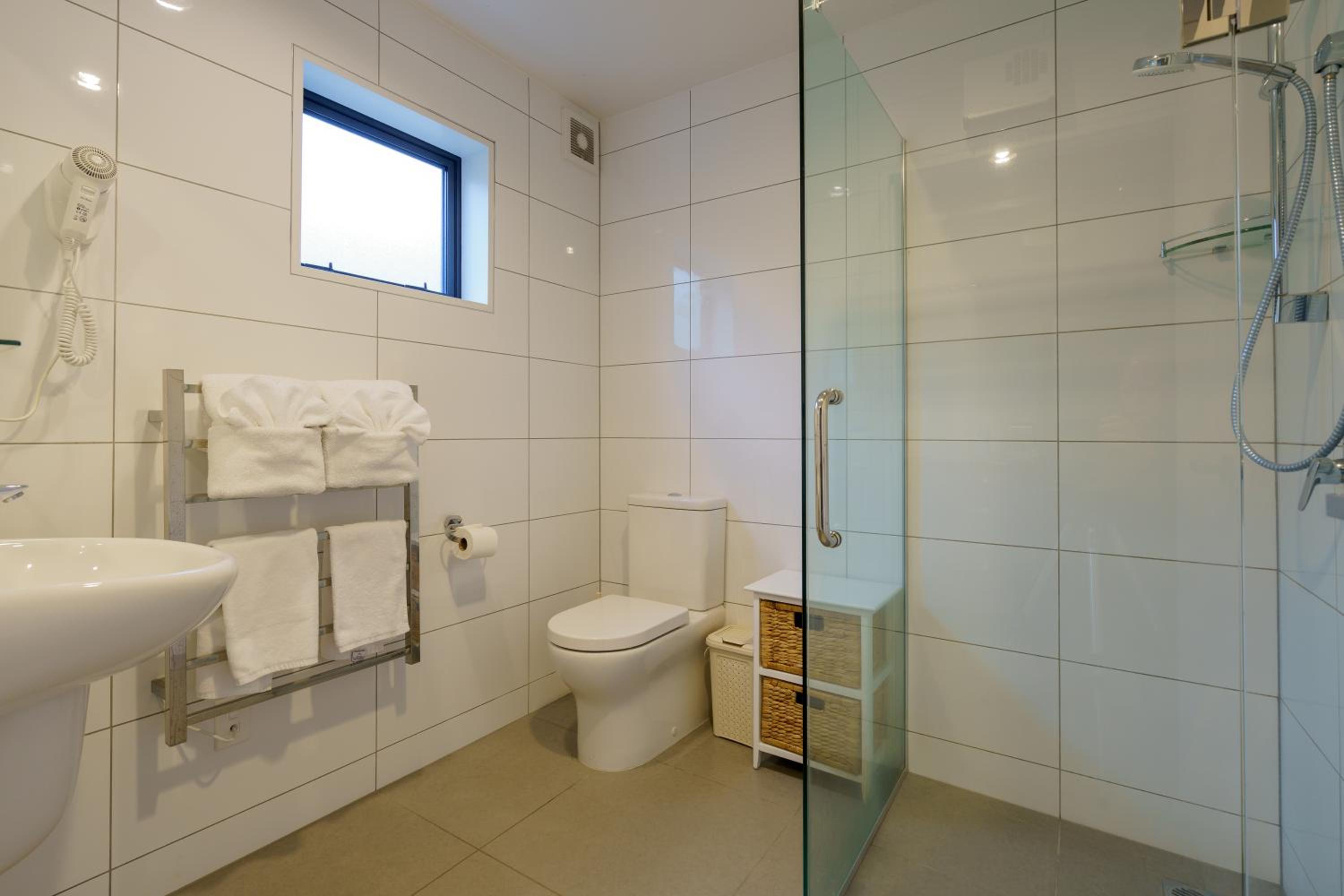 Deluxe Studio with Full Kitchen photo 3