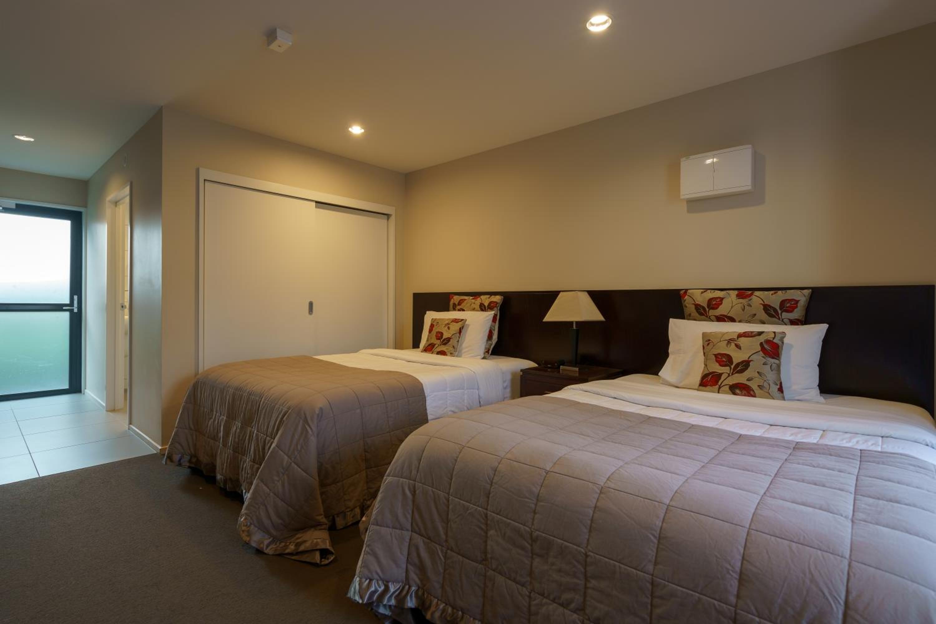 Deluxe Studio with Full Kitchen photo 1