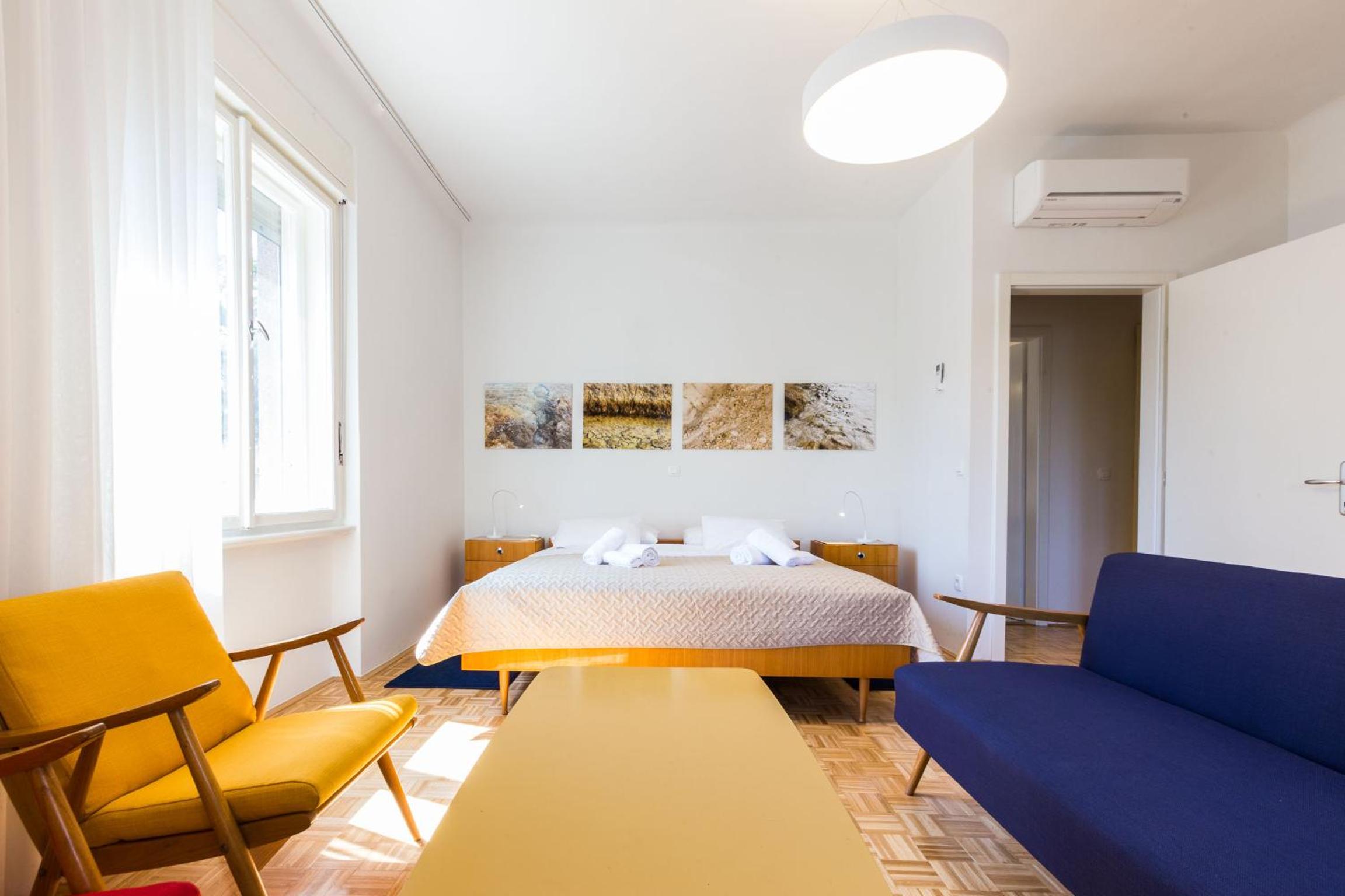 Deluxe Apartment