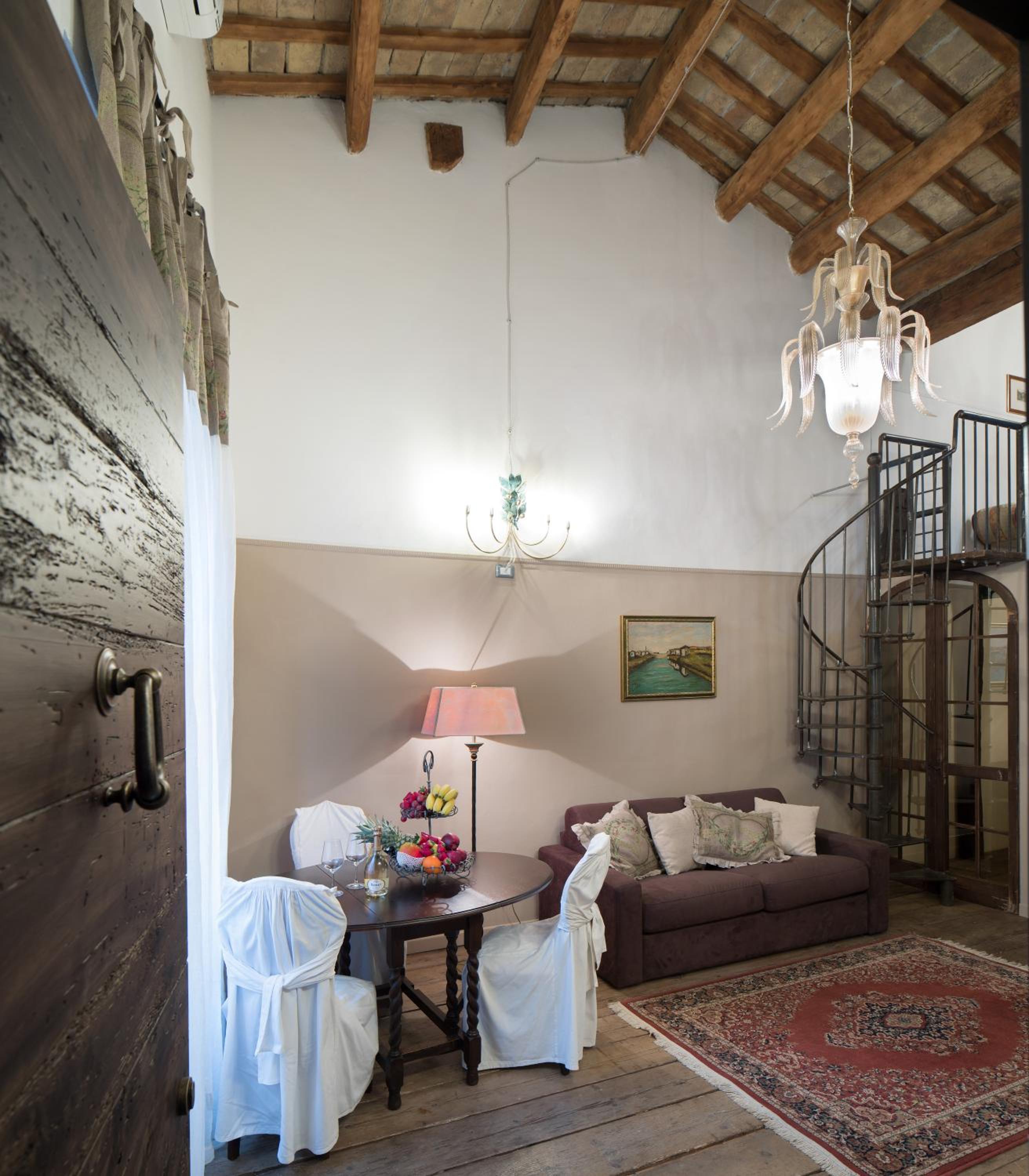 Deluxe King Suite photo 1