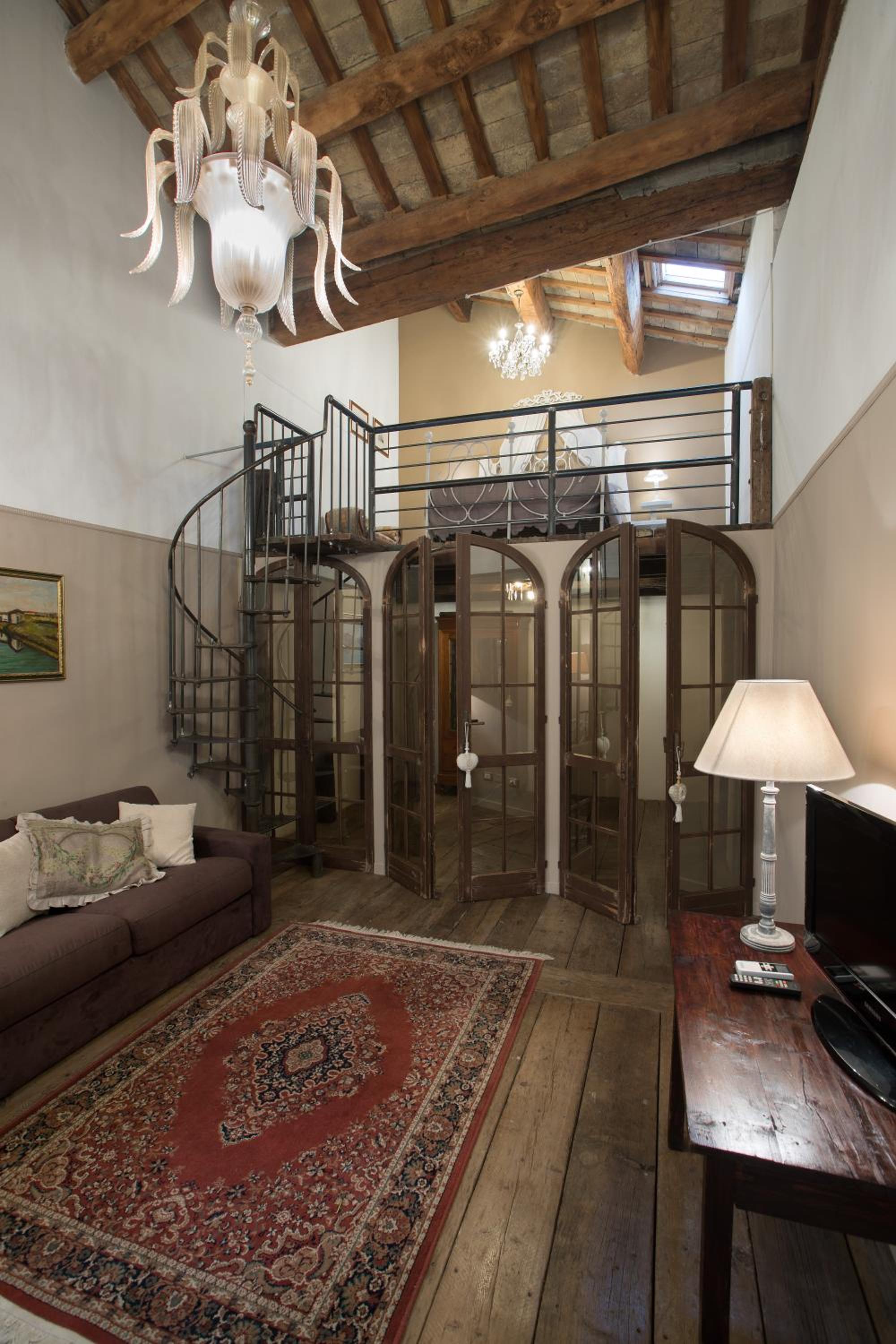 Deluxe King Suite photo 3