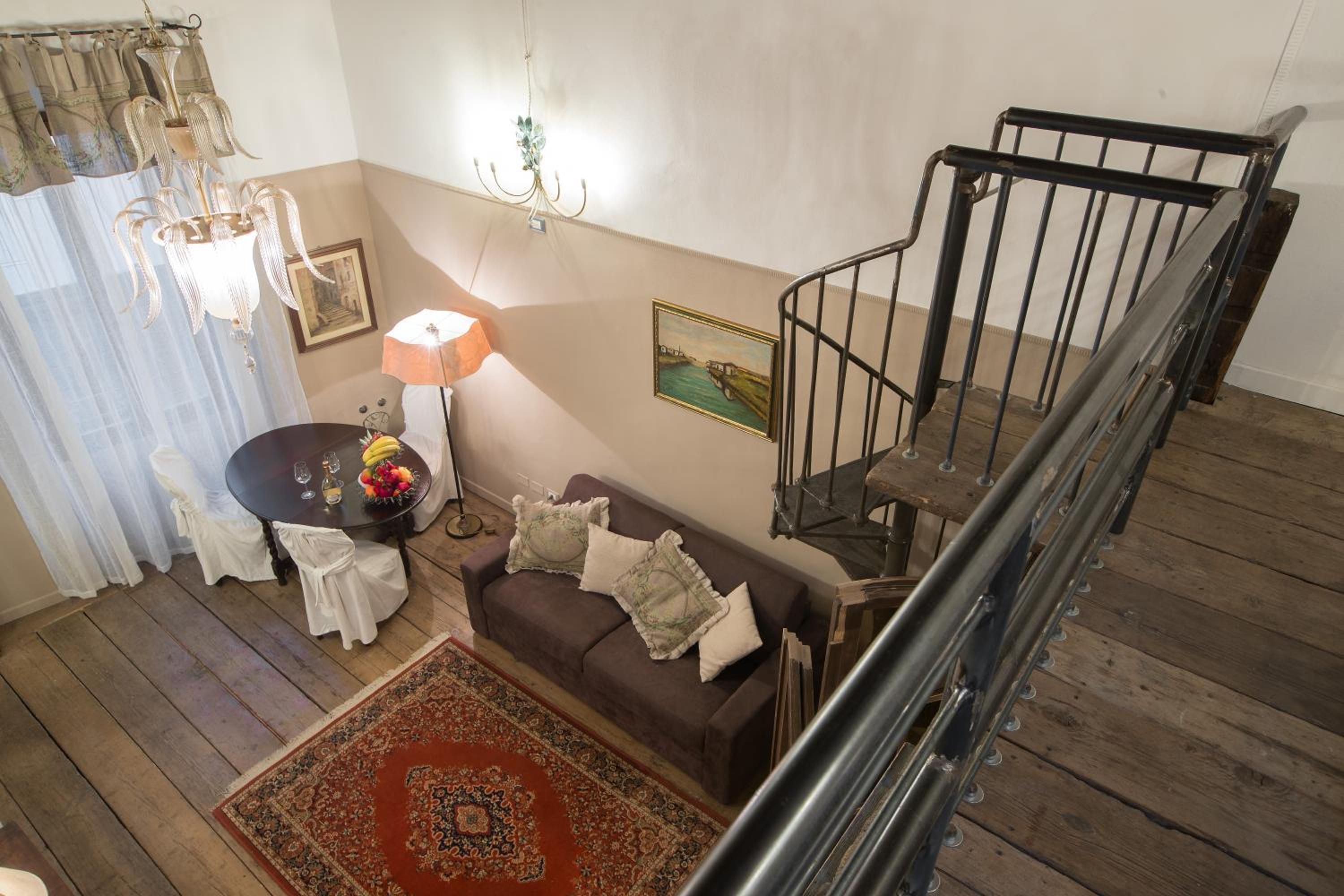 Deluxe King Suite photo 2