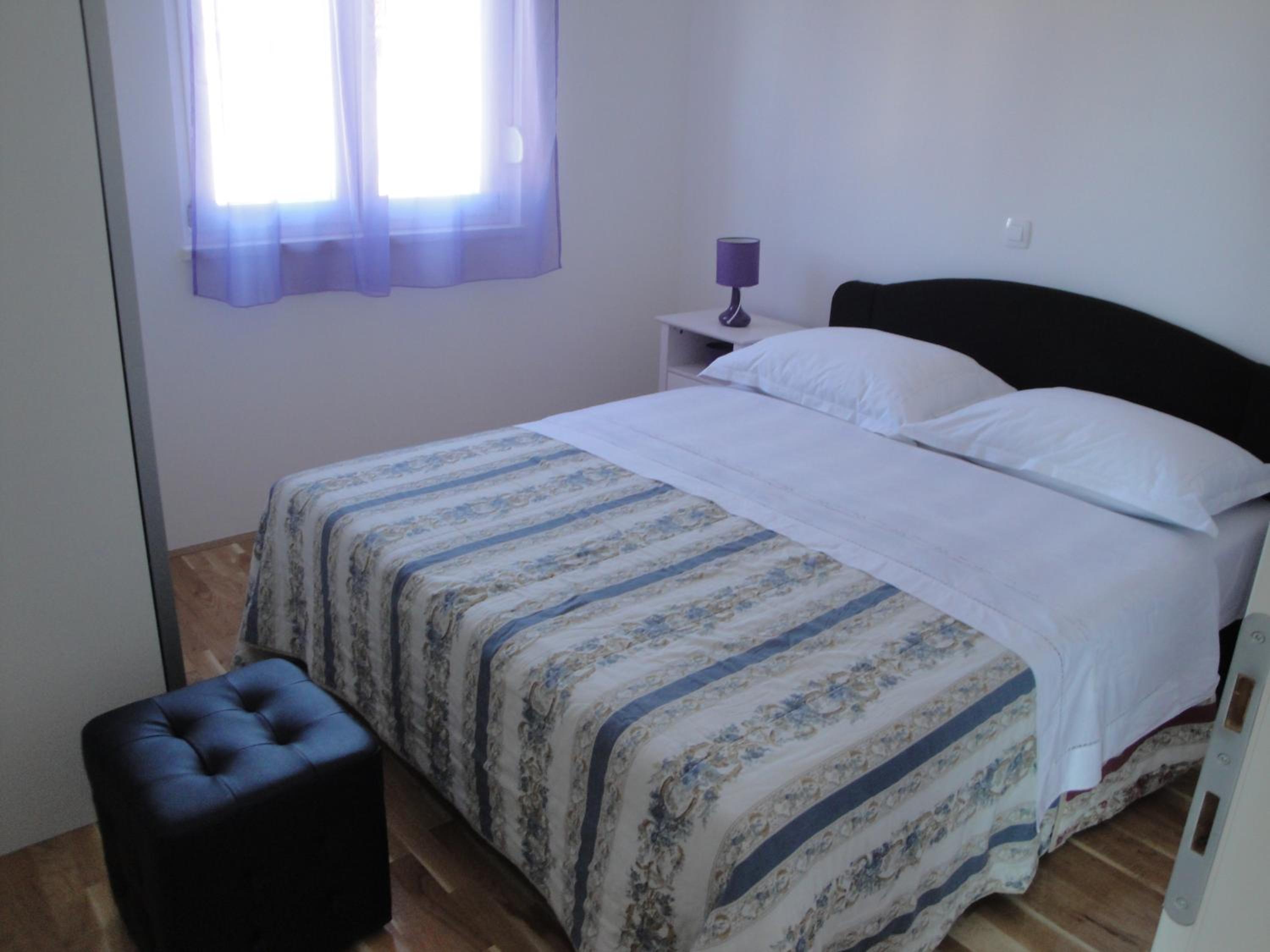 Deluxe One-Bedroom Apartment