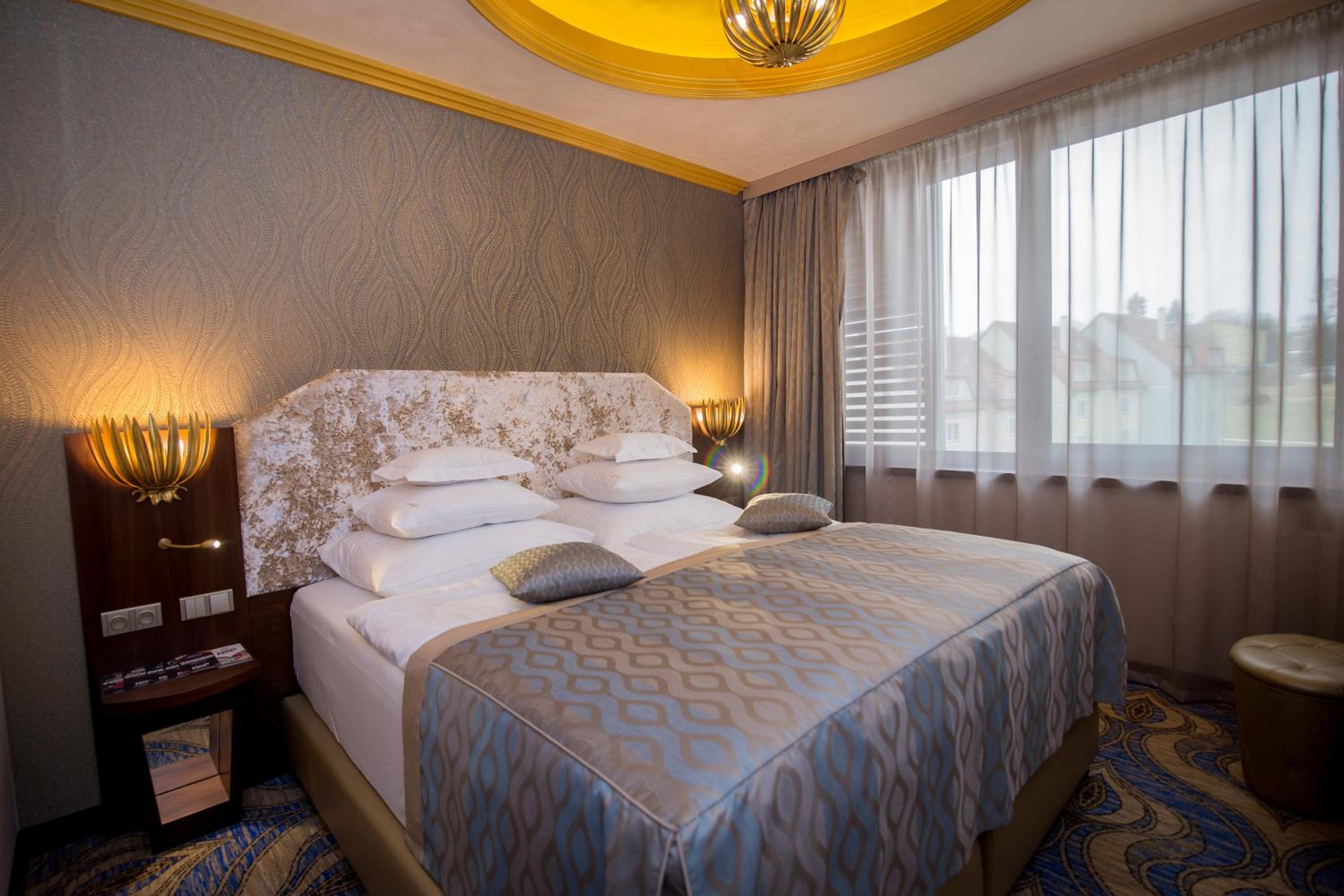 Deluxe King Room photo 3