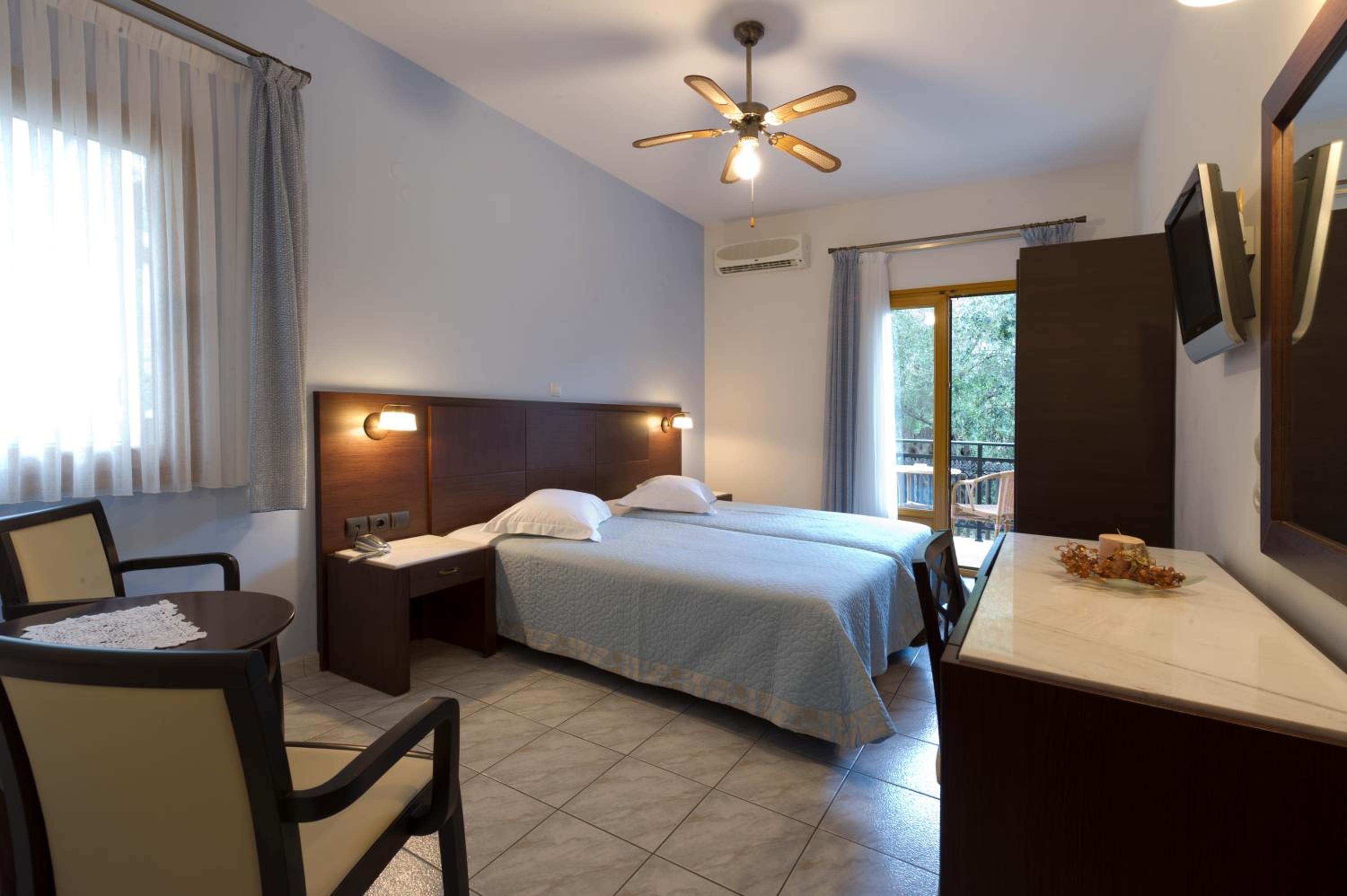 Double or Twin Room with Mountain View - Photo 1