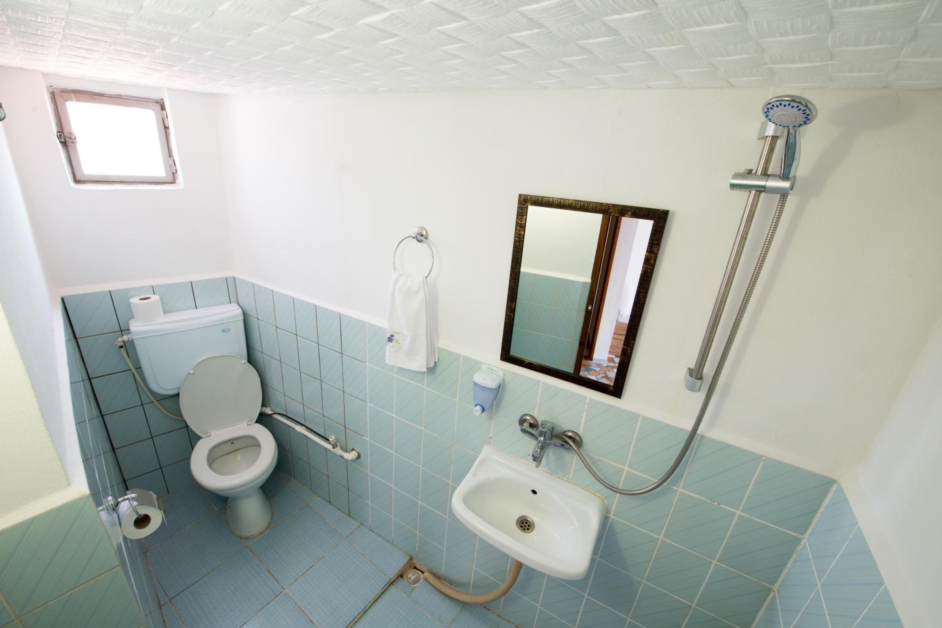 Triple Room with Bathroom and Air-Conditioning photo 2