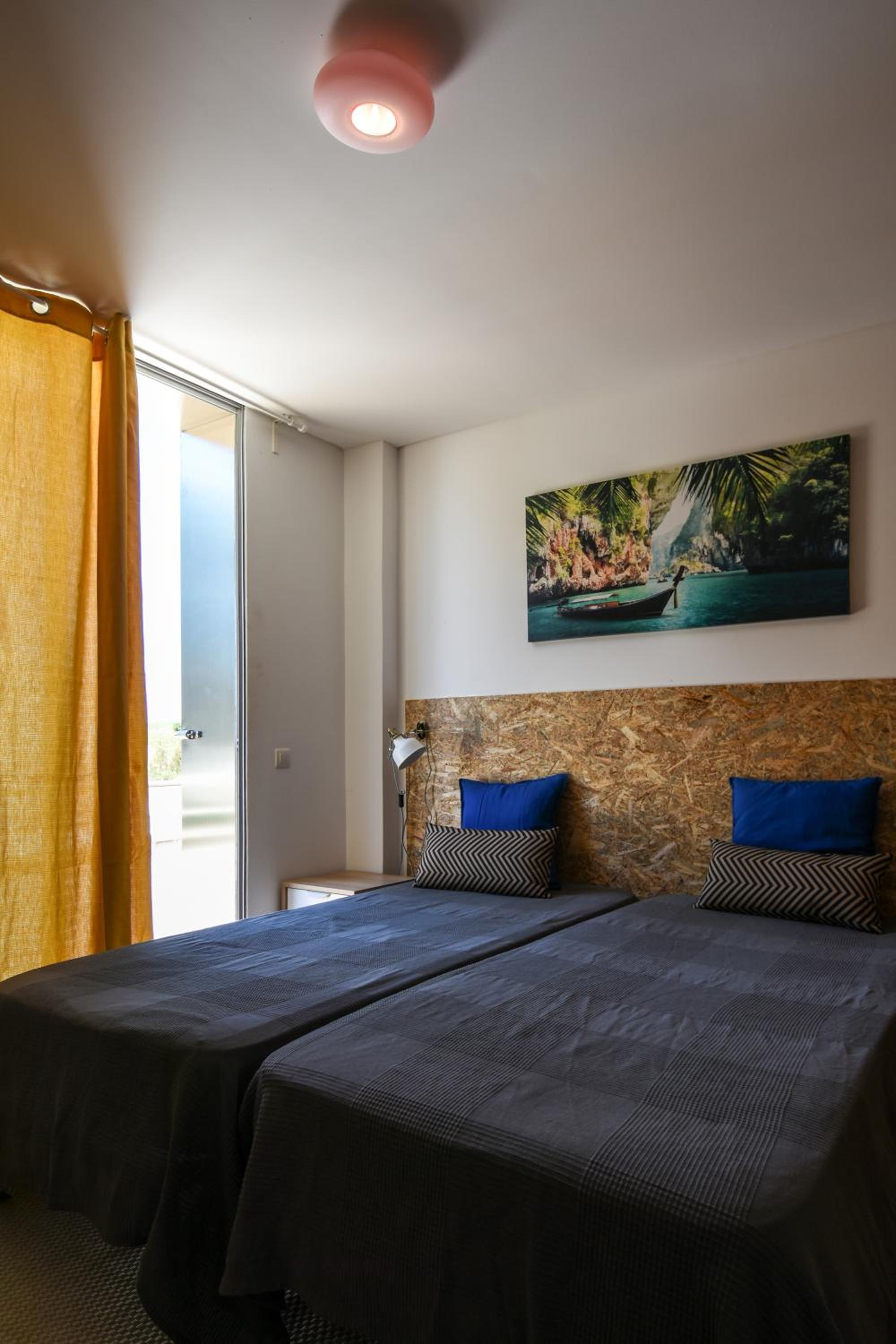 Large Twin Room with Shared Bathroom