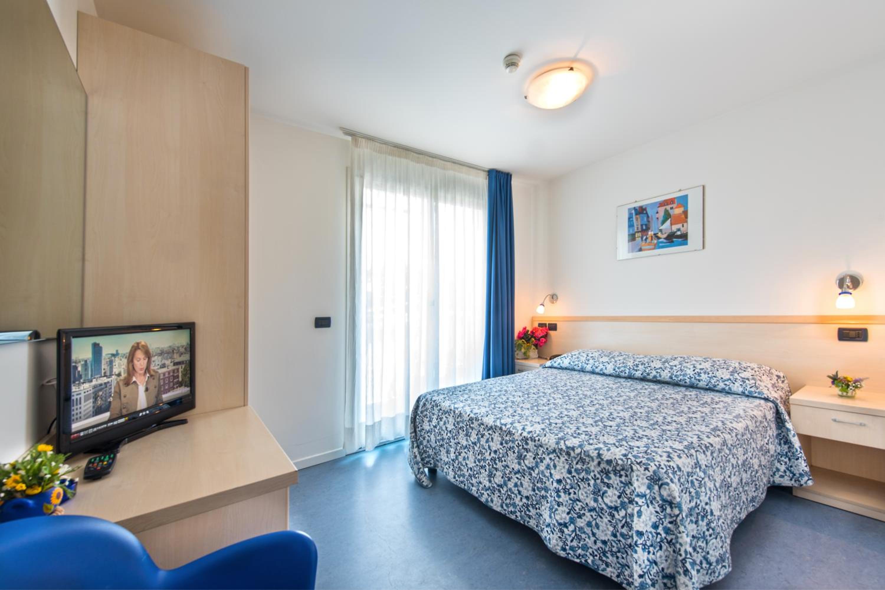 Double or Twin Room - Photo 5