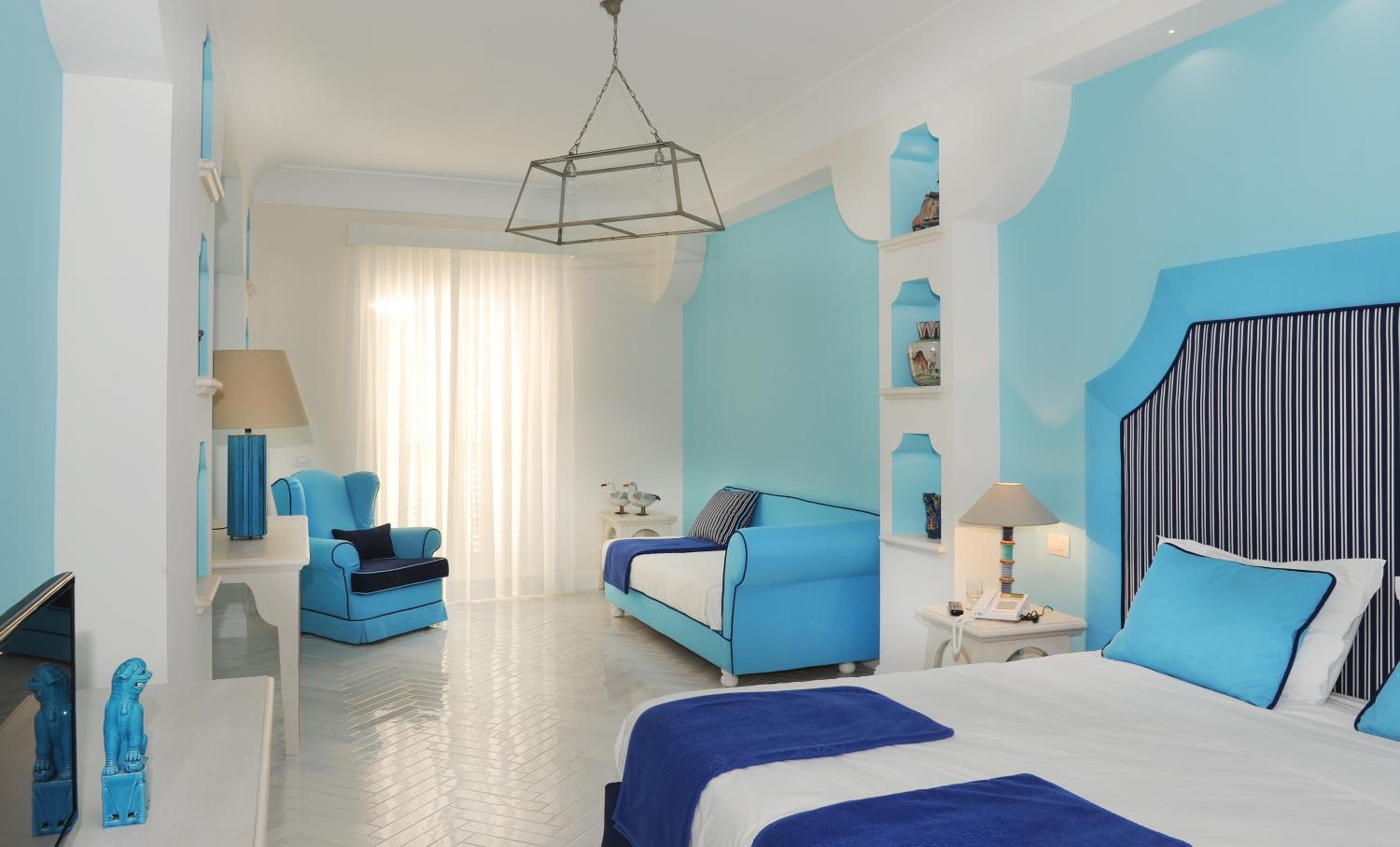 Mediterranean Triple Room with Balcony and Sea View - Photo 16
