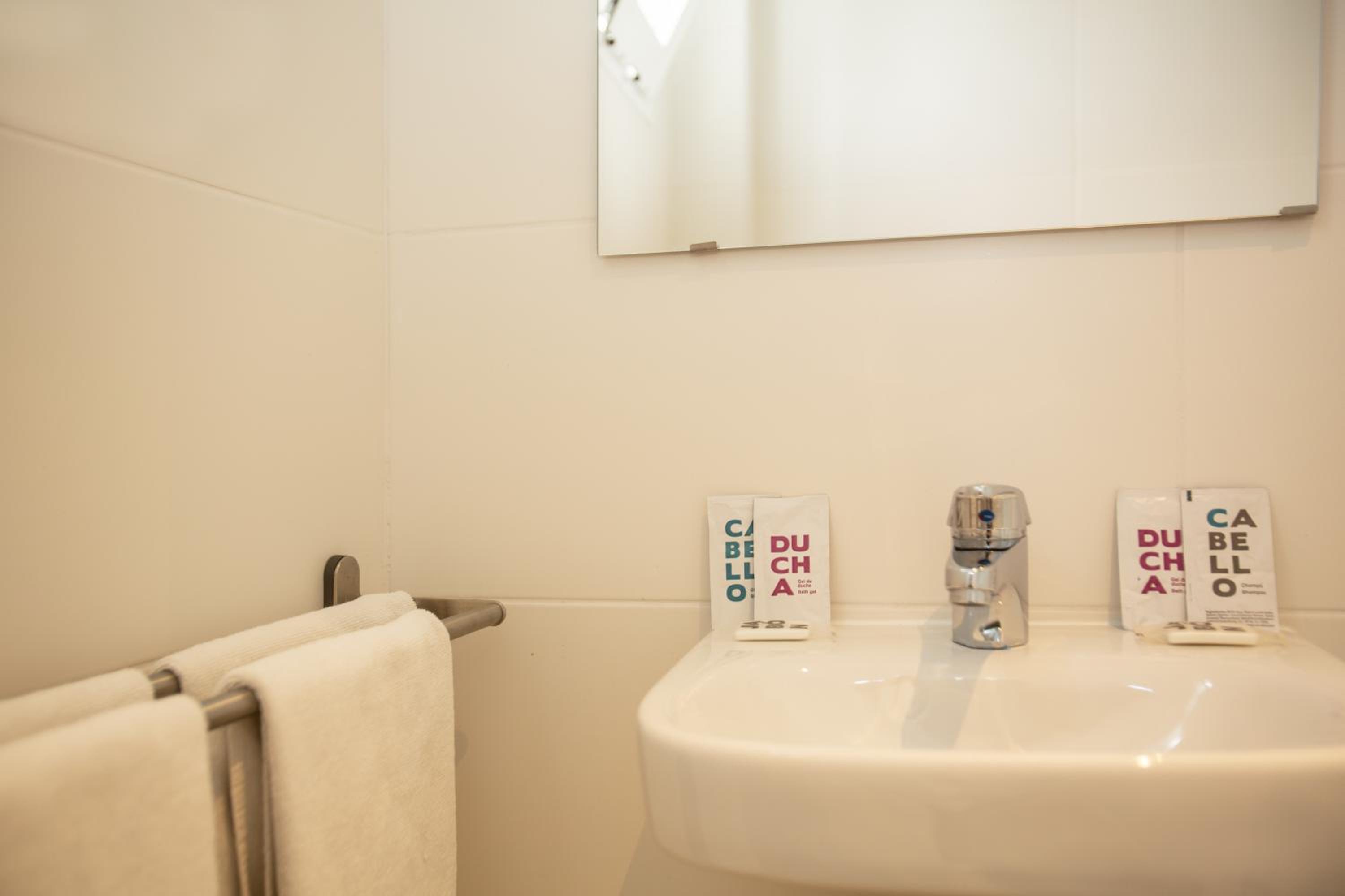 Standard Double Room - Photo 11
