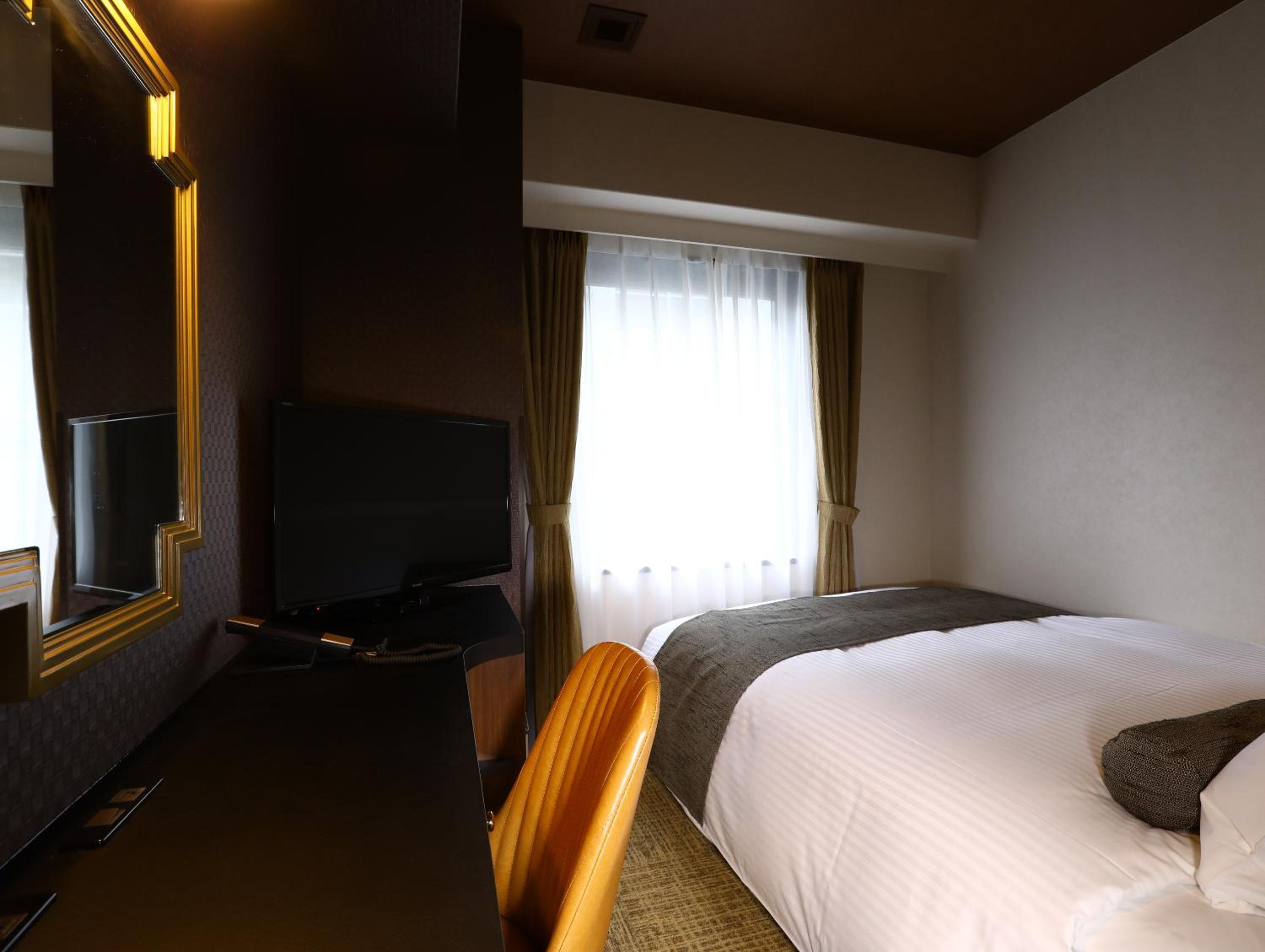 Small Double Room - Non-Smoking photo 3