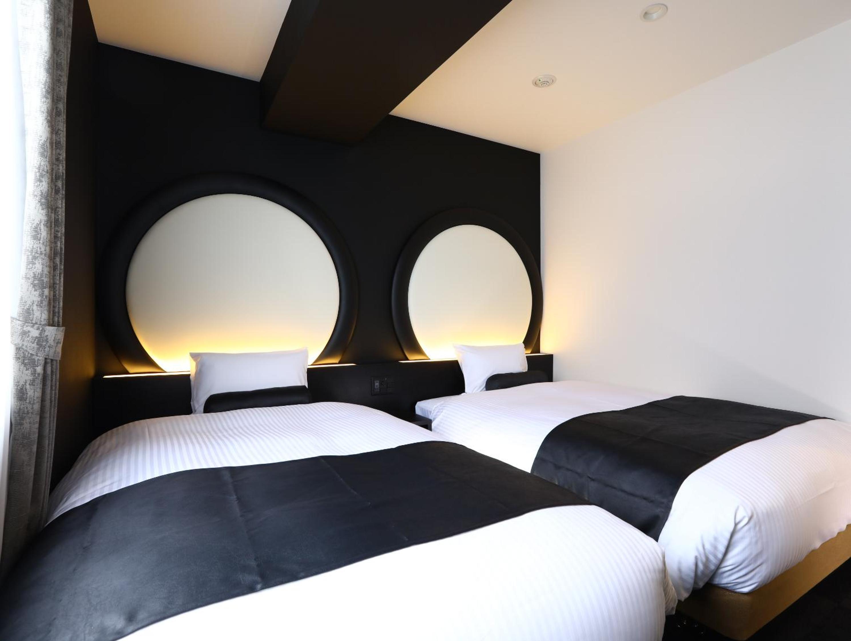 Twin Room - Non-Smoking photo 2