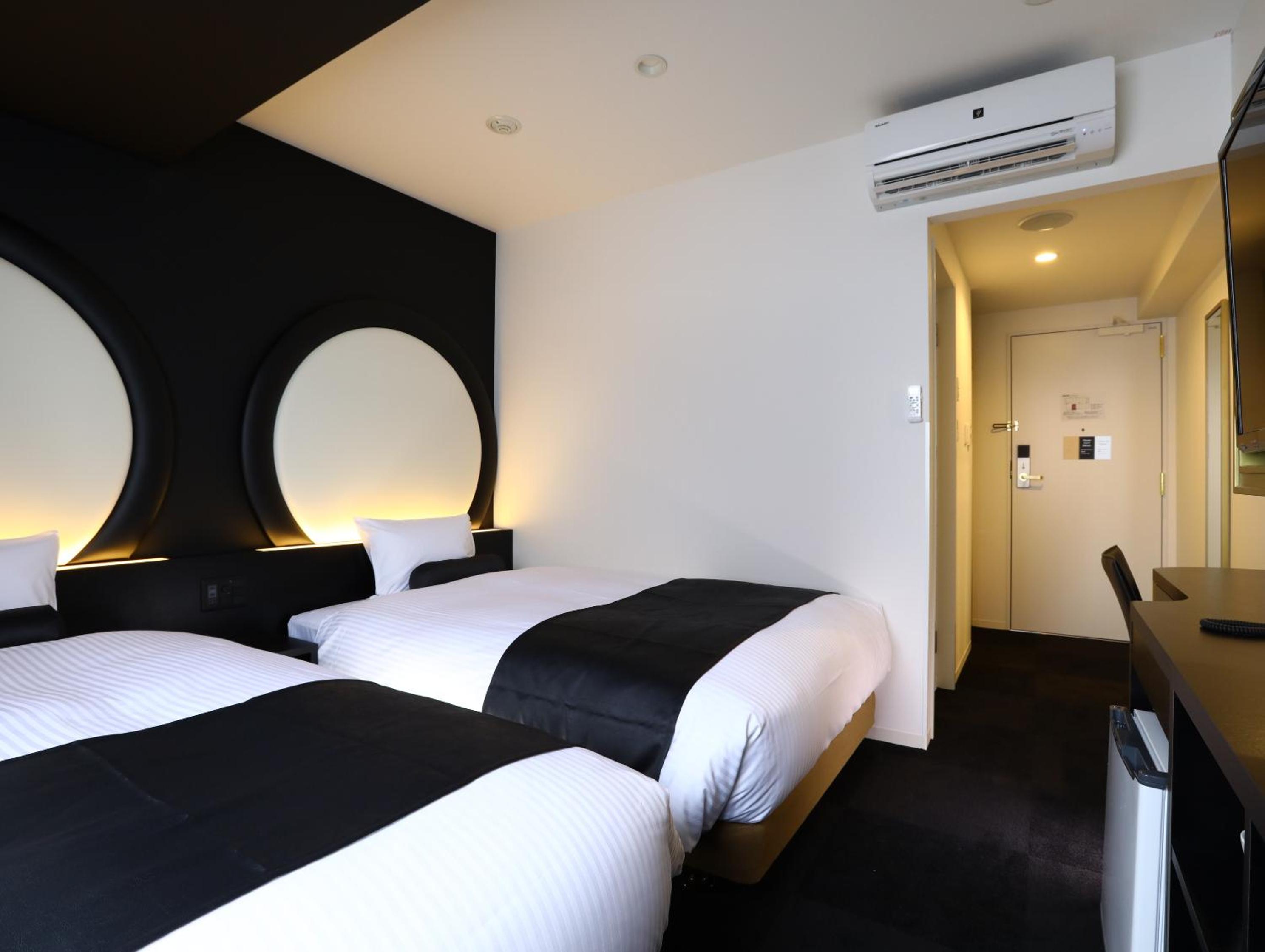 Twin Room - Non-Smoking photo 3
