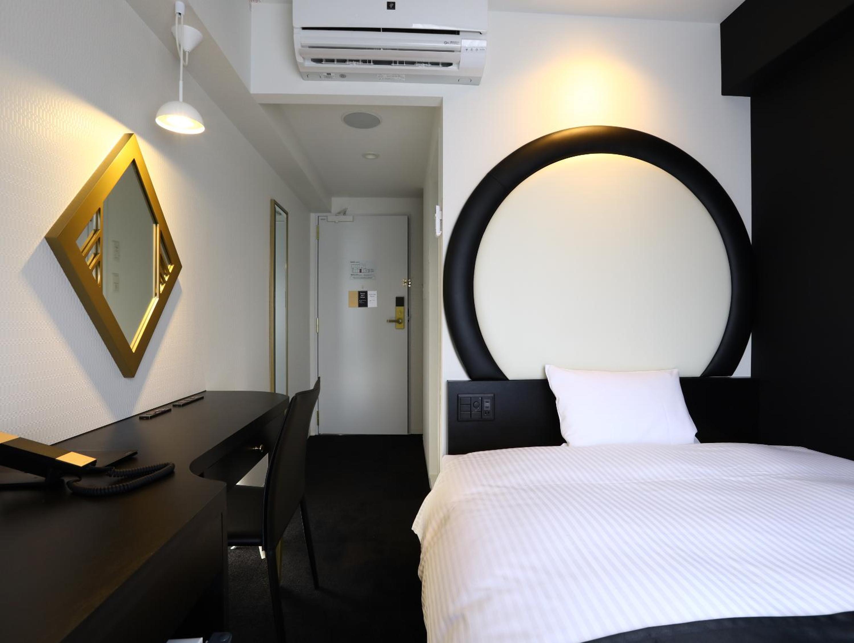 Single Room - Non-Smoking photo 3