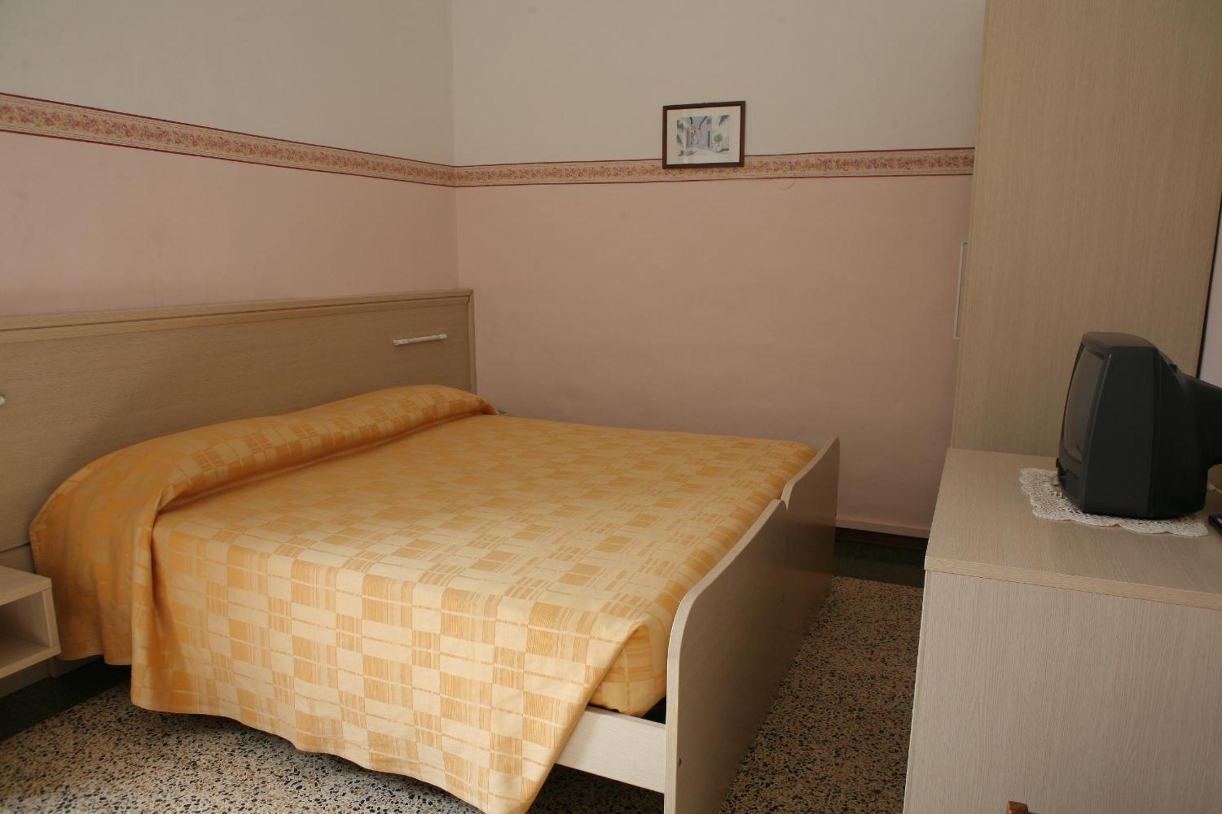 Double or Twin Room - Photo 3