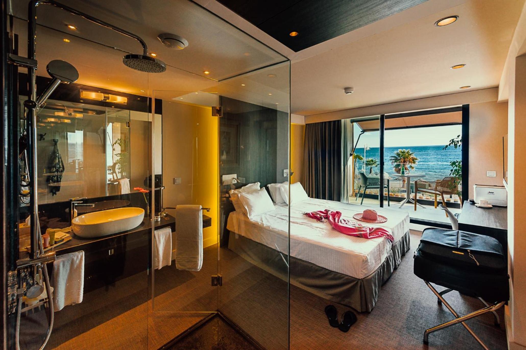 Habitación Doble con Balcón y Vista al Mar