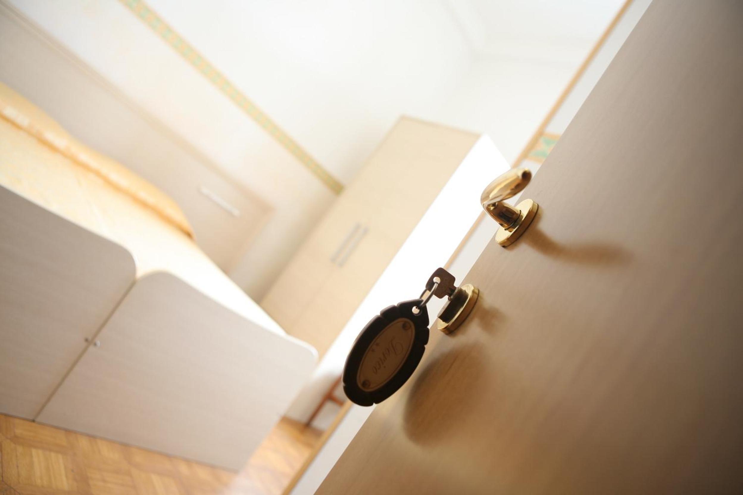 Double or Twin Room - Photo 6