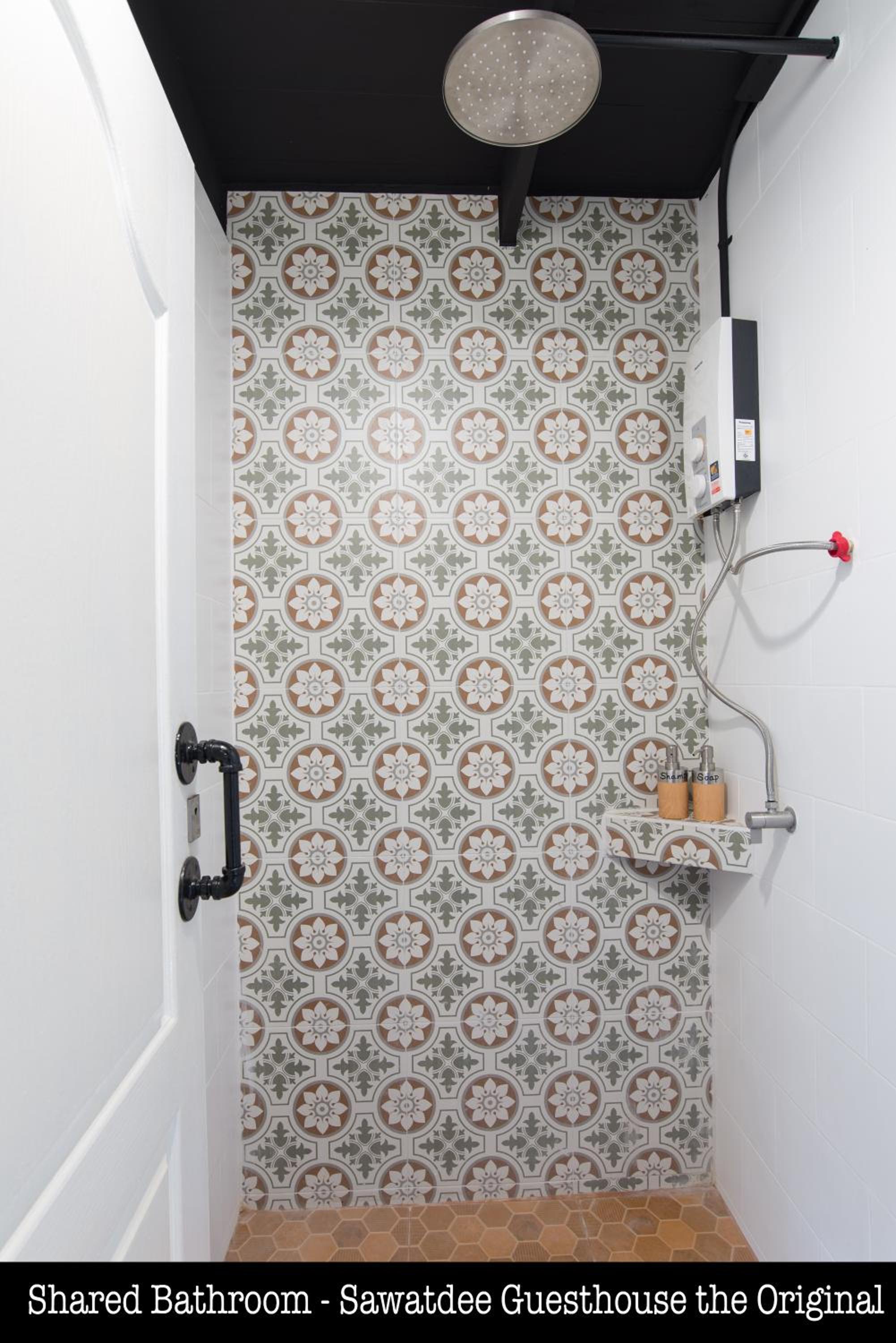 Quadruple Room with Shared Bathroom photo 3