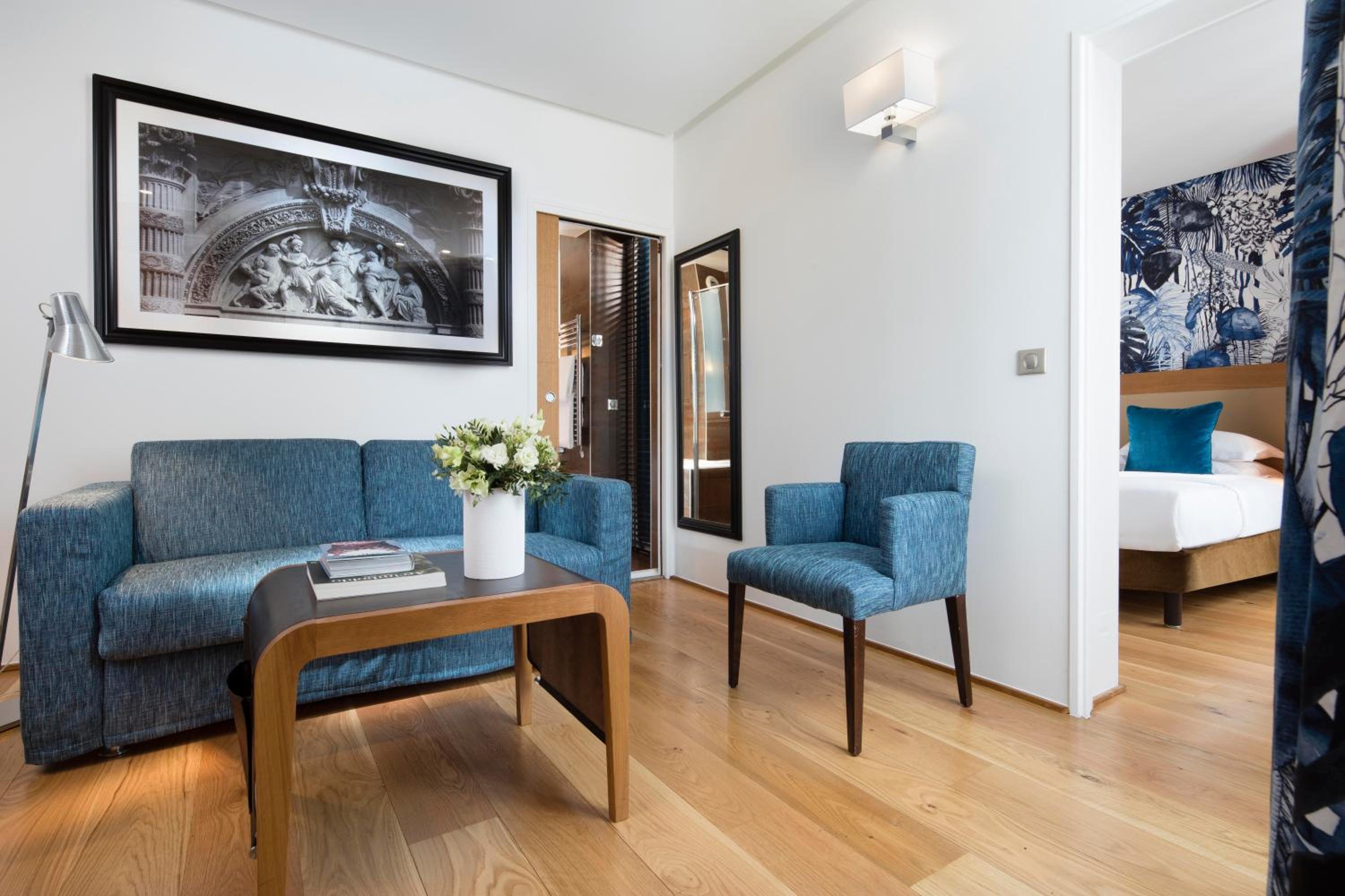 Suite with Sofa Bed thumbnail 6