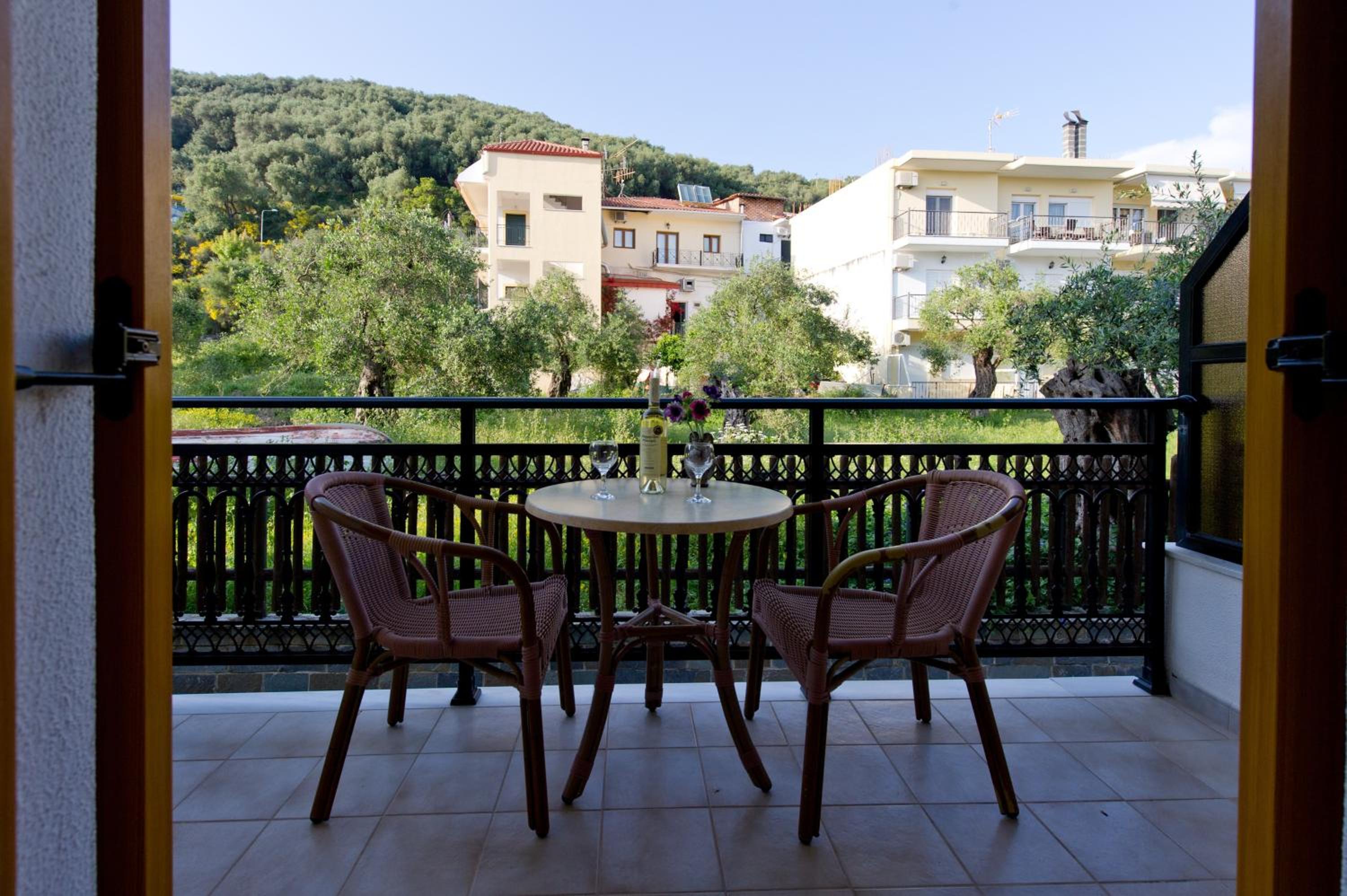 Double or Twin Room with Mountain View - Photo 9
