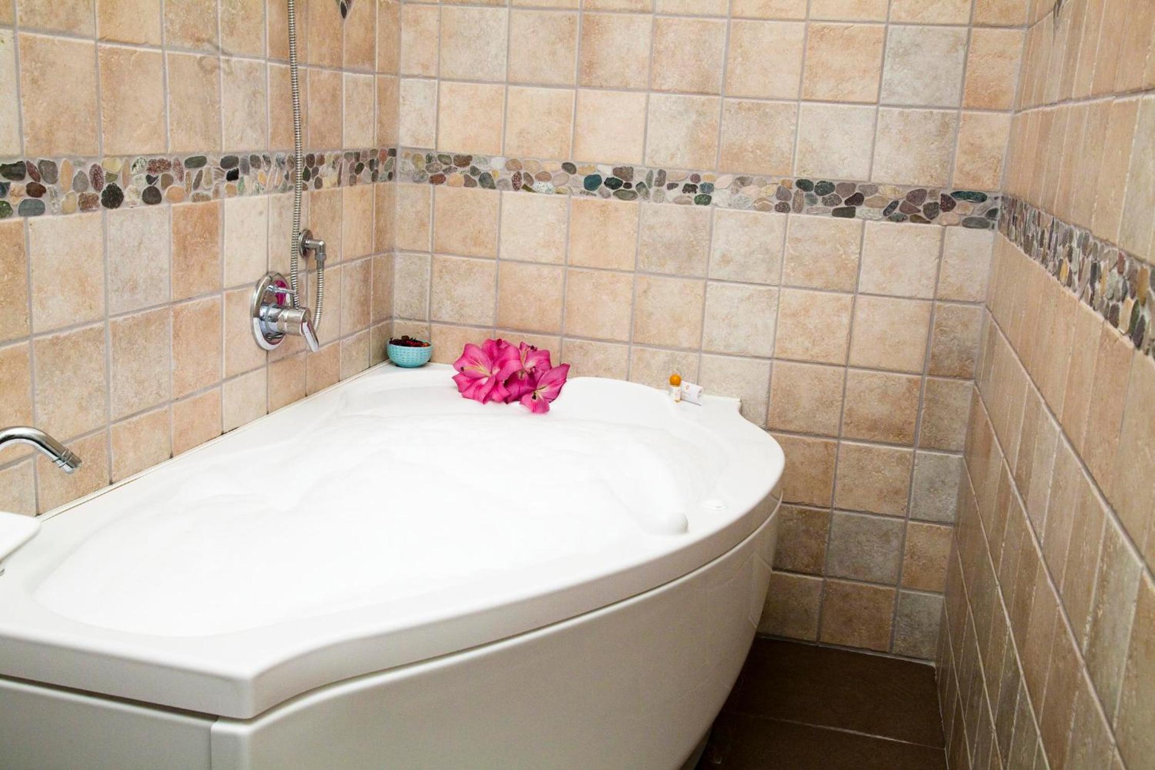 Deluxe Double Room with Spa Bath  - Photo 3