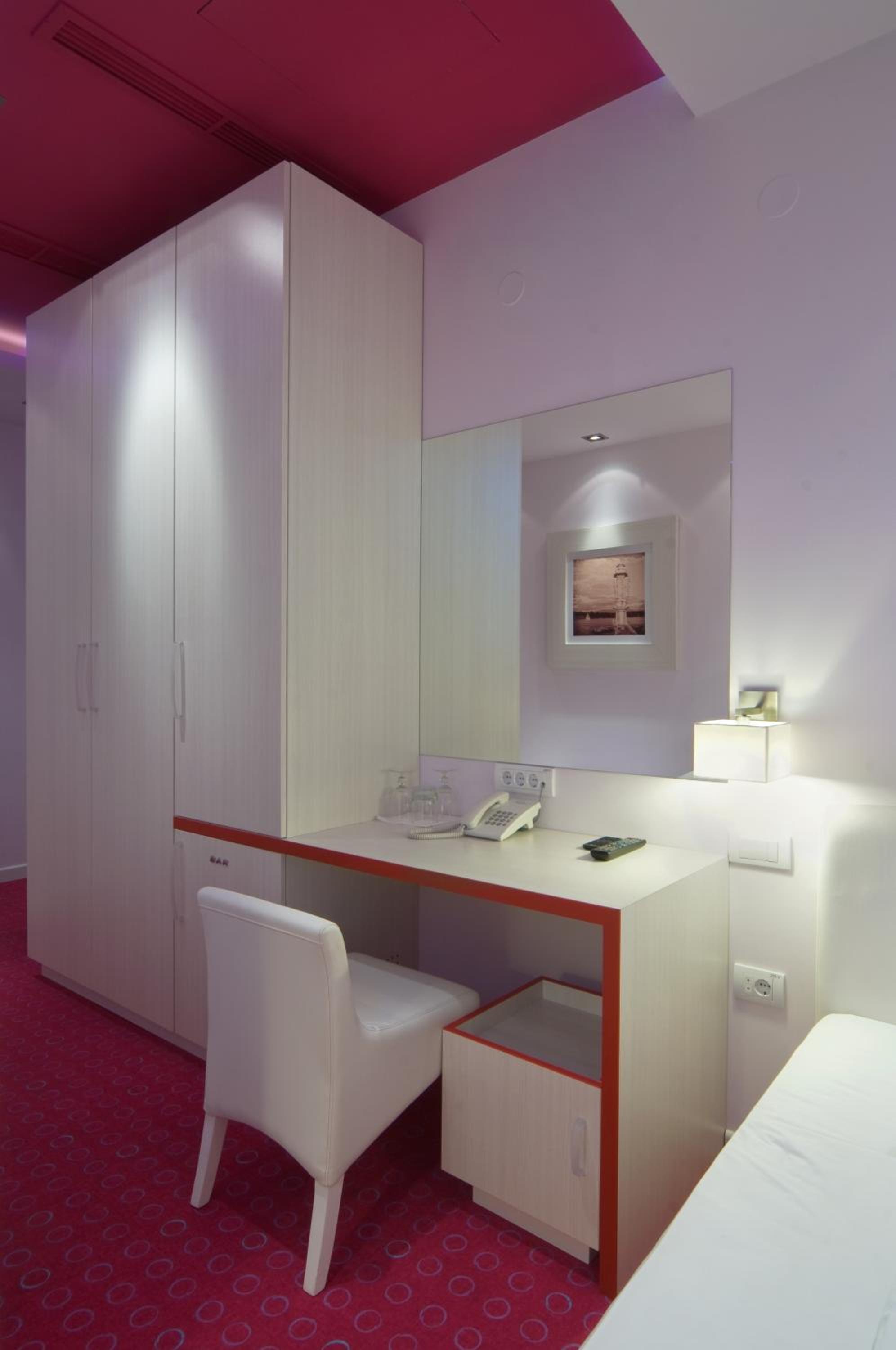 Twin Room - Photo 3