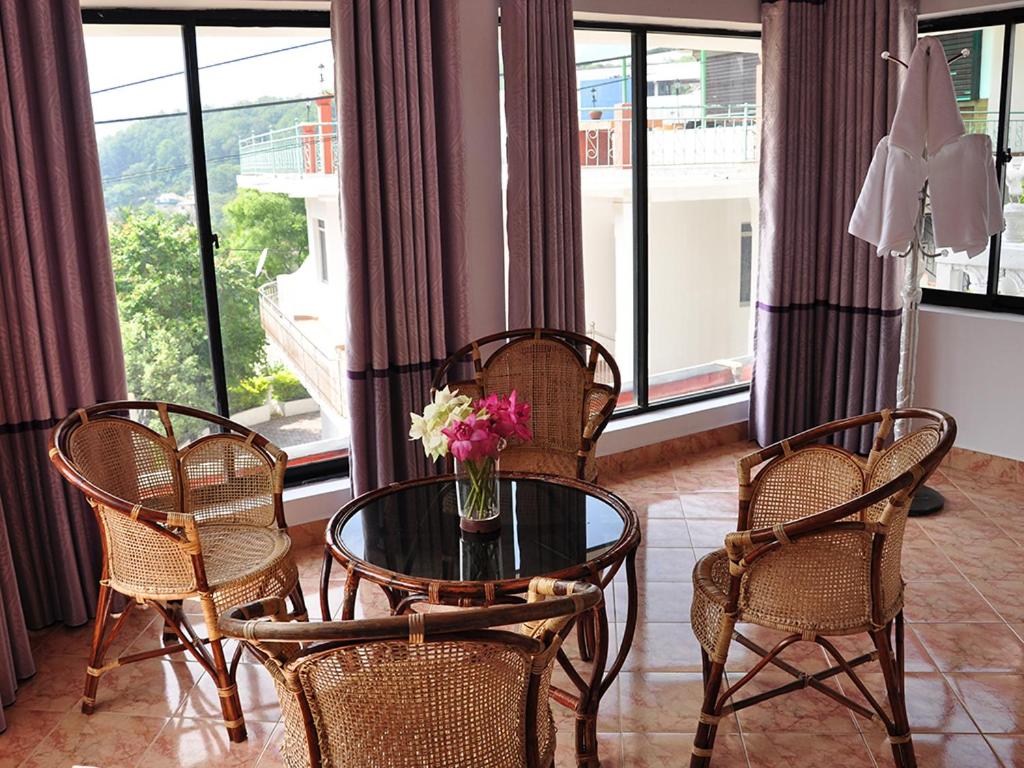 Triple Room with Sitting Area photo 2