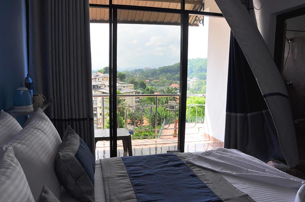Deluxe Double Room with Balcony photo 2