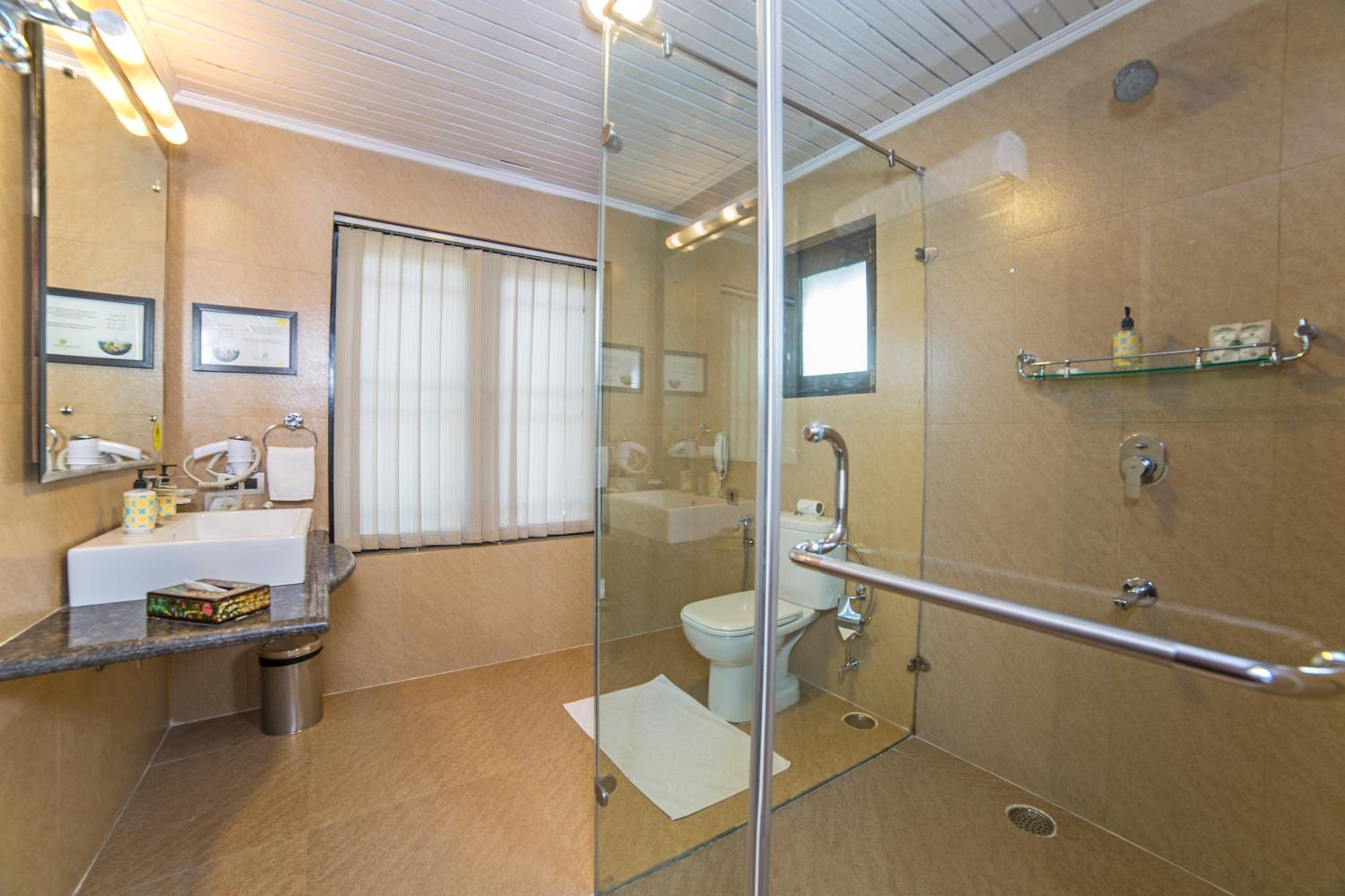 Deluxe Double Room (Complimentary INR 500 Hotel Credit redeemable on Food & Beverages and Free Room Upgrade, Subject to Availability) photo 2