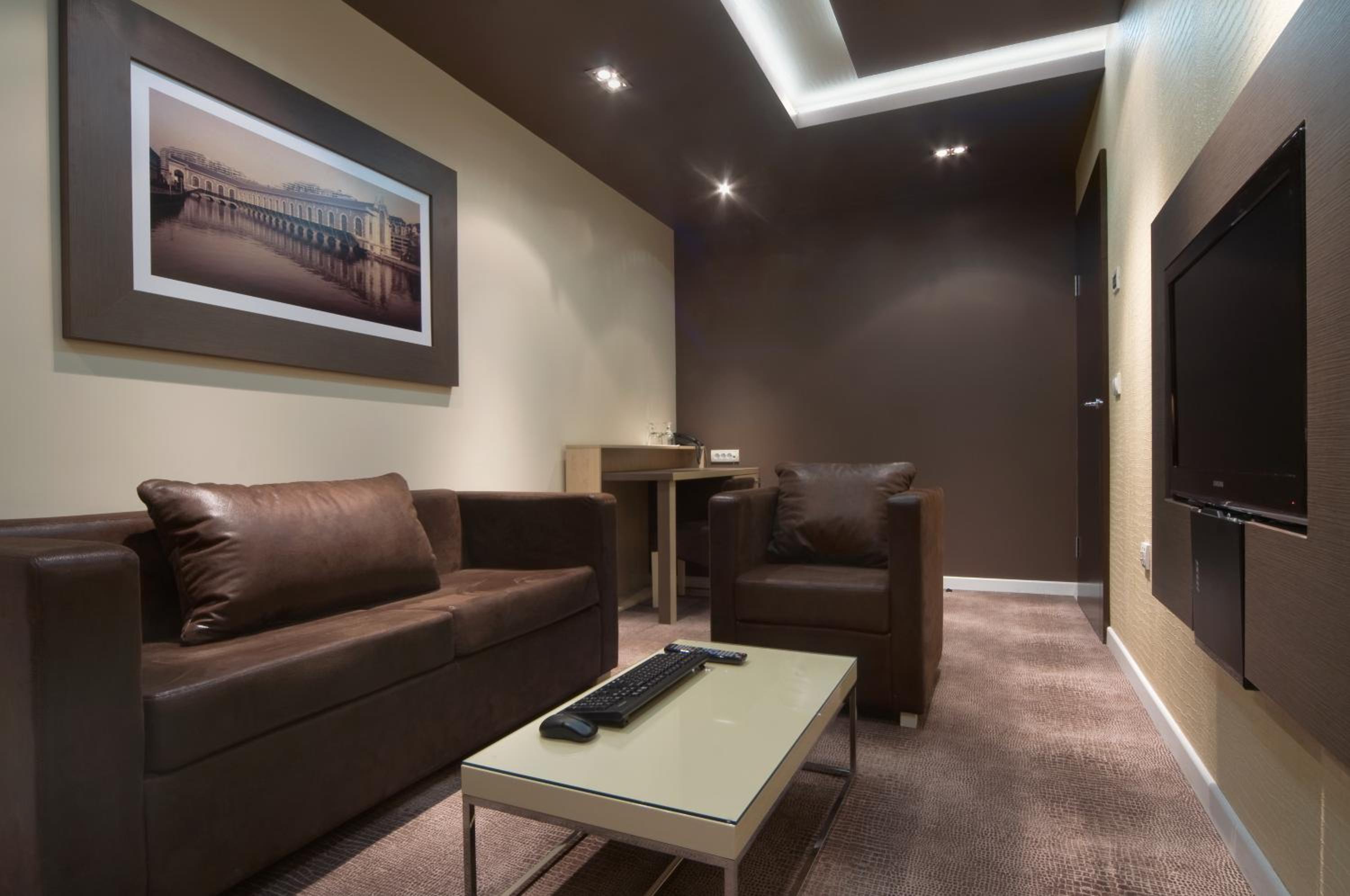 Comfort One-Bedroom Suite - Photo 2
