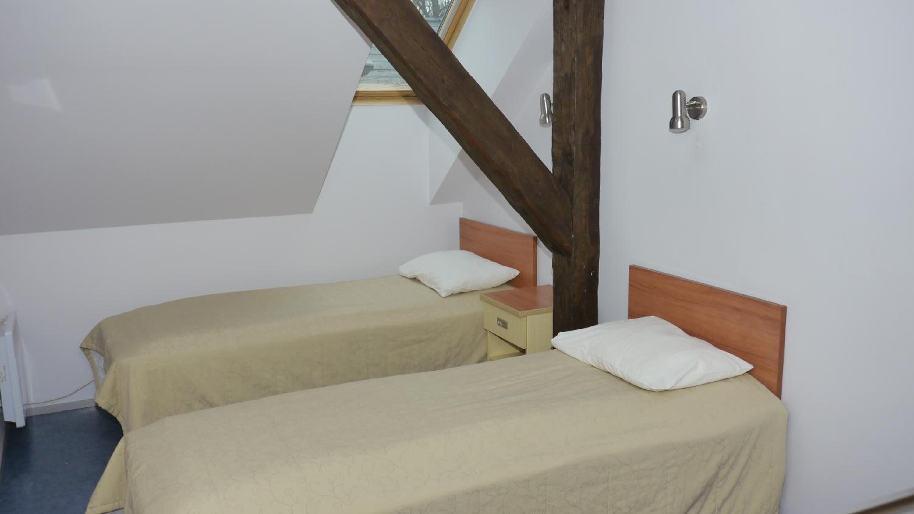 Budget Twin Room - Photo 3