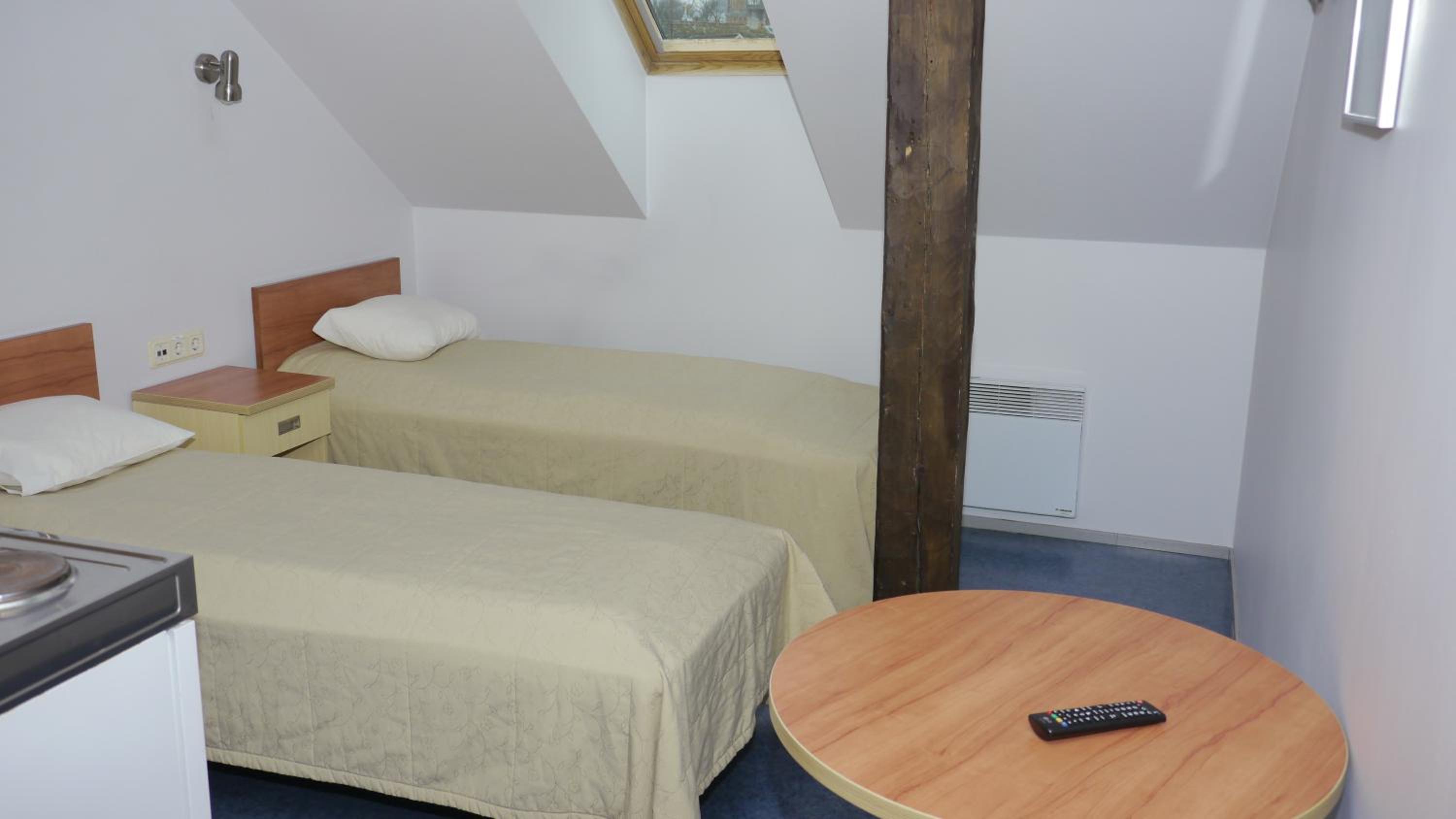 Budget Twin Room - Photo 4
