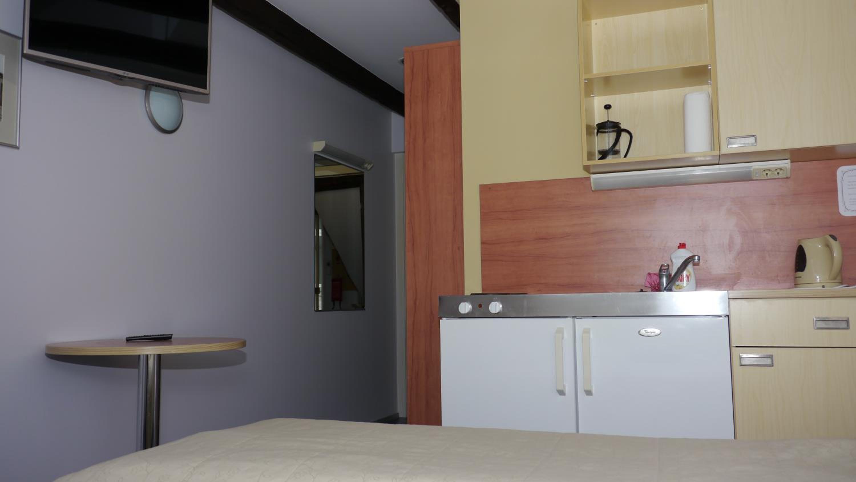 Budget Twin Room - Photo 7
