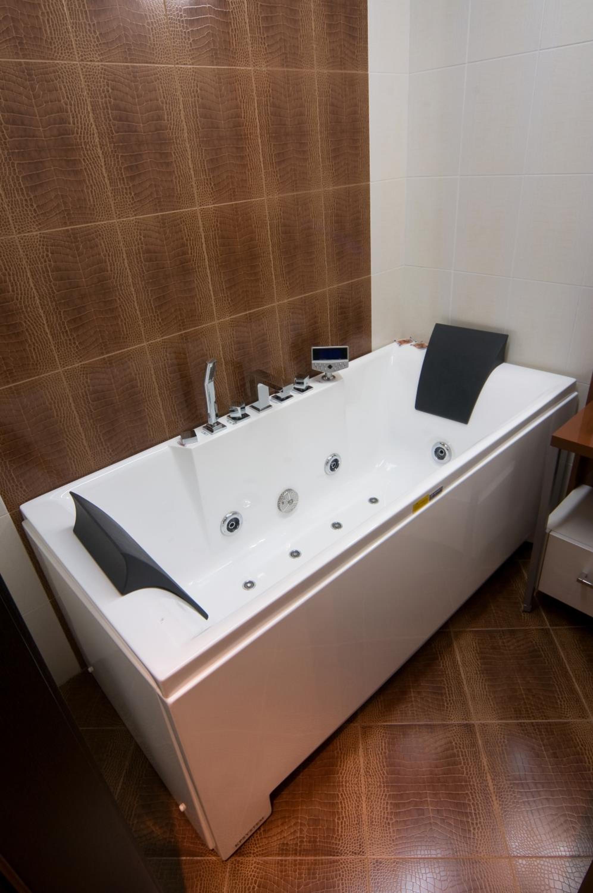 Comfort One-Bedroom Suite - Photo 3