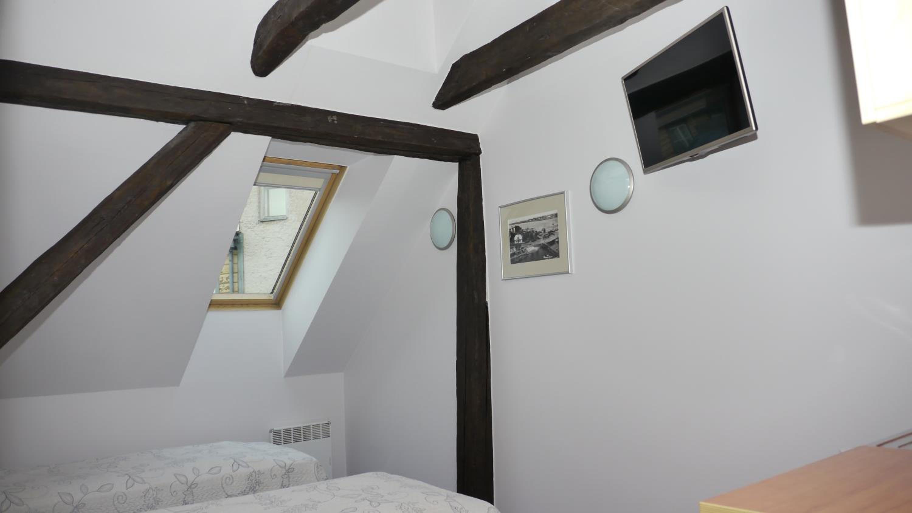 Budget Twin Room - Photo 5