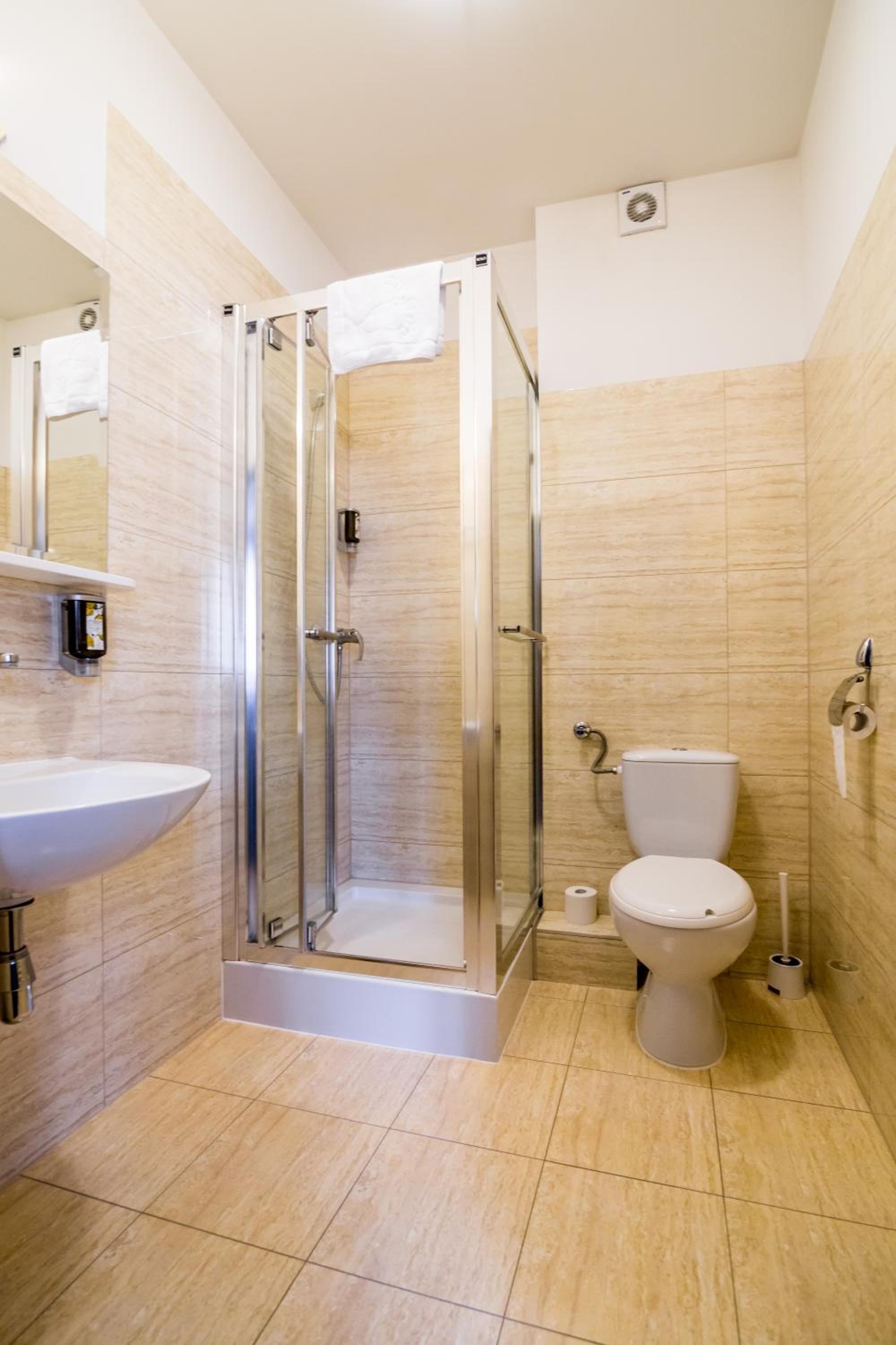 Double or Twin Room - Photo 4