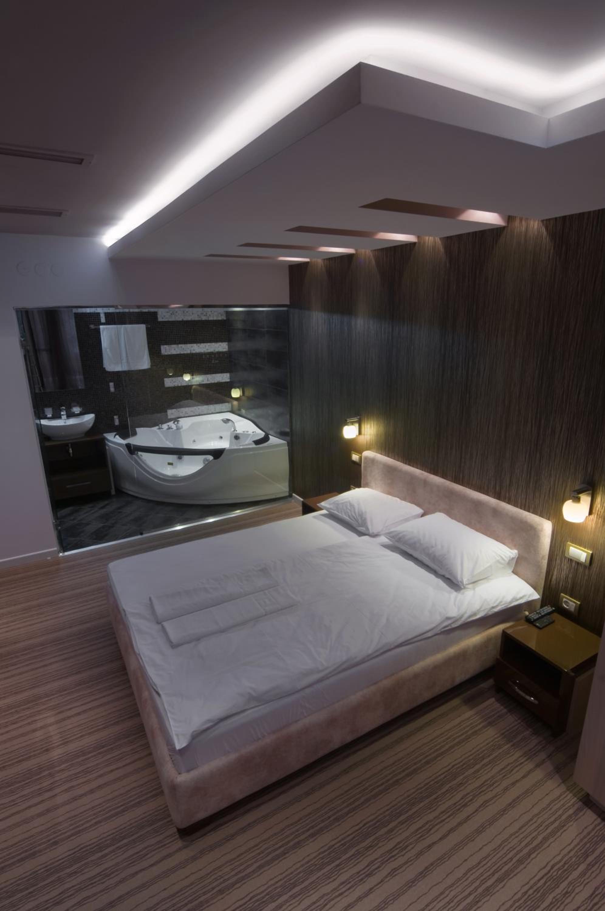Comfort One-Bedroom Suite - Photo 10
