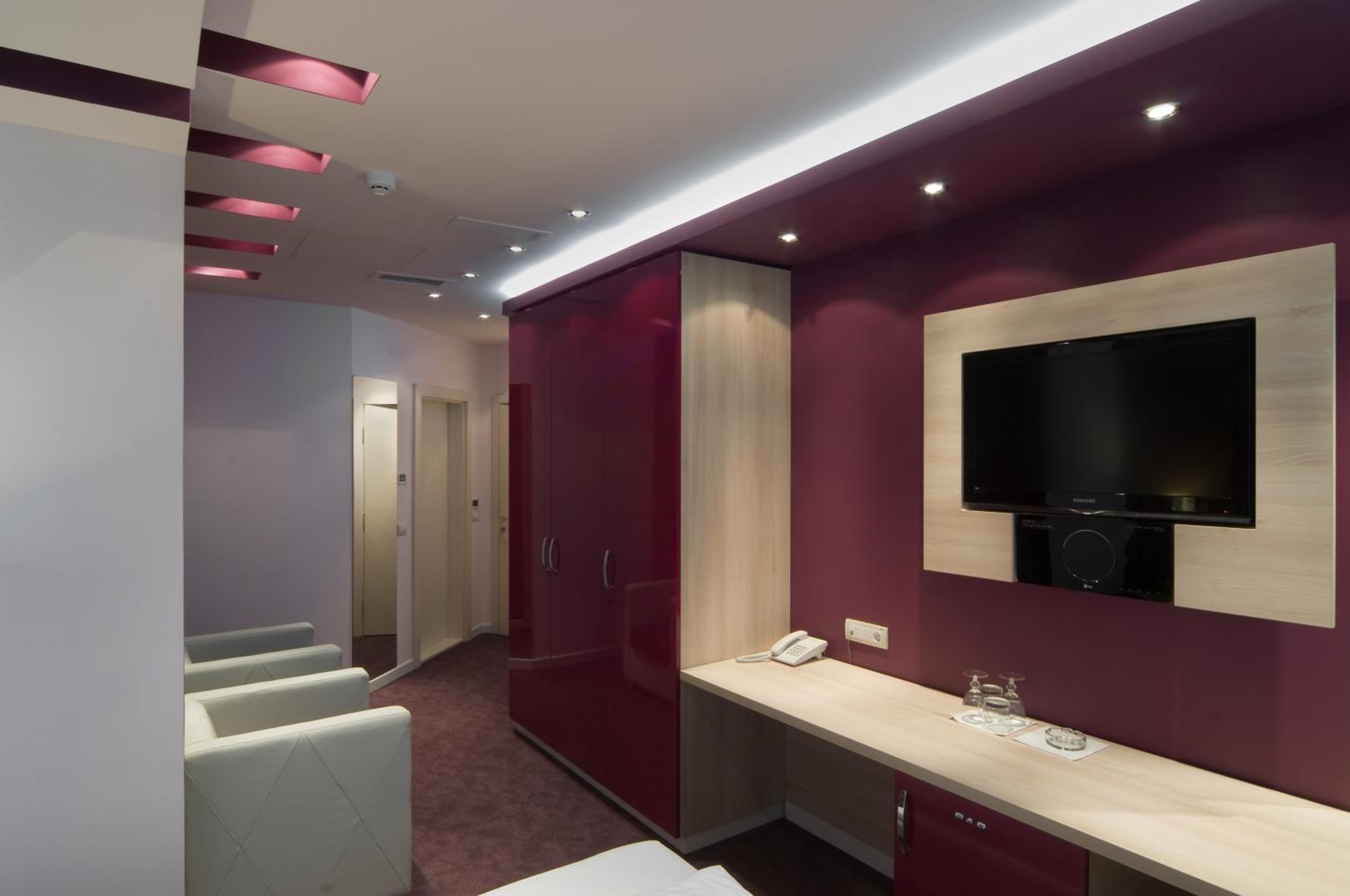 Deluxe Double Room - Photo 14