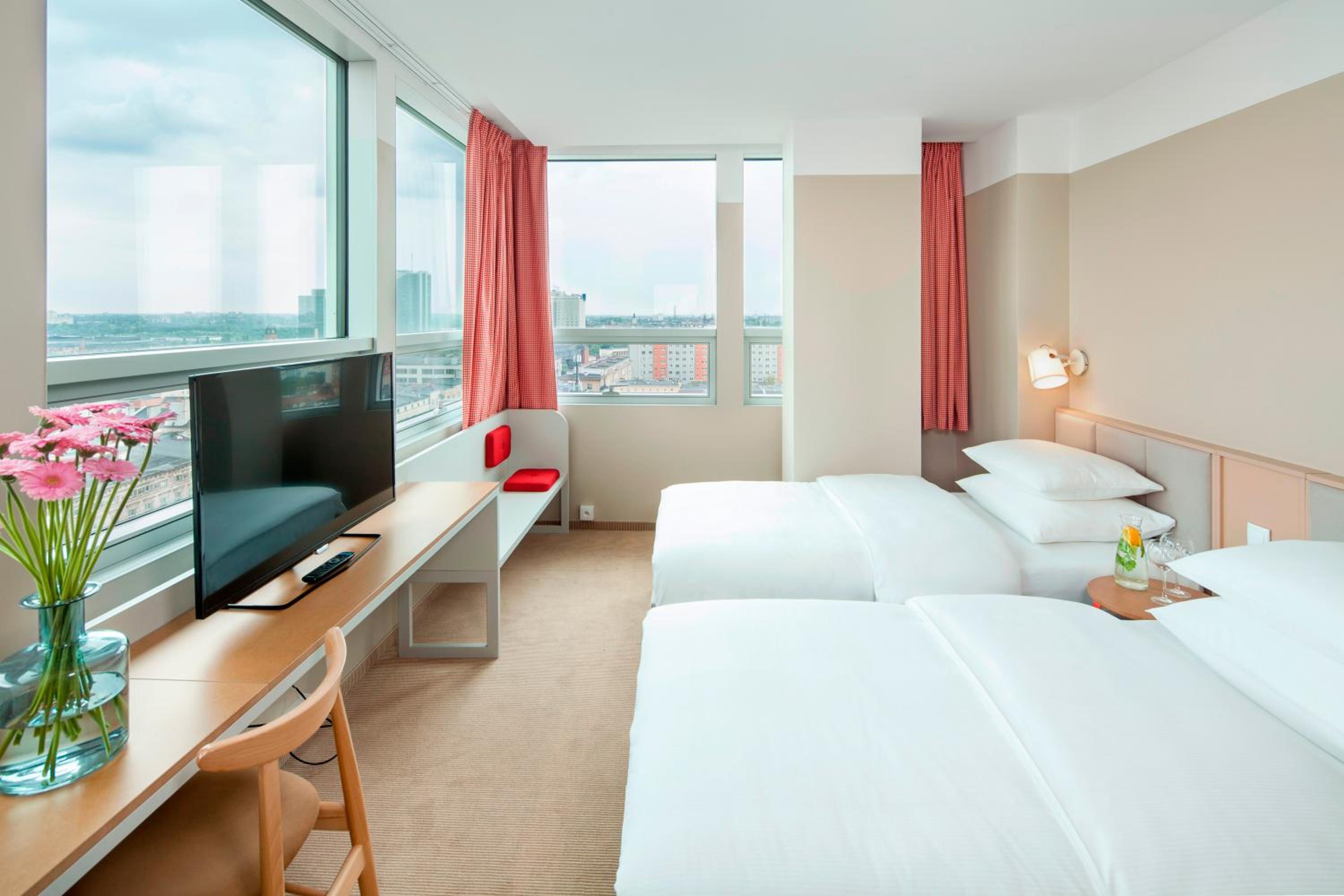Superior Twin Room with Old Town View photo 2