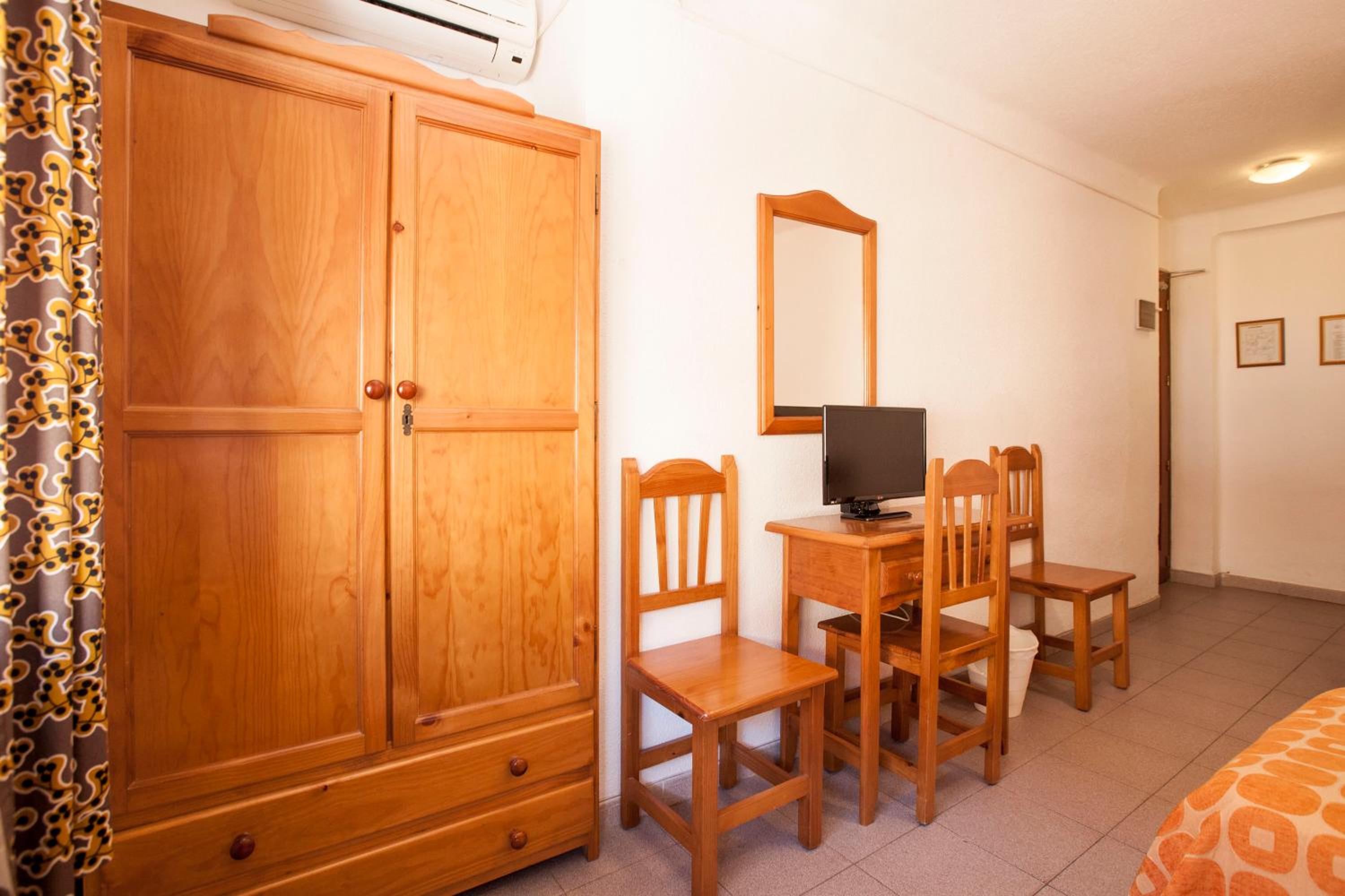 Habitación Triple con Baño Privado