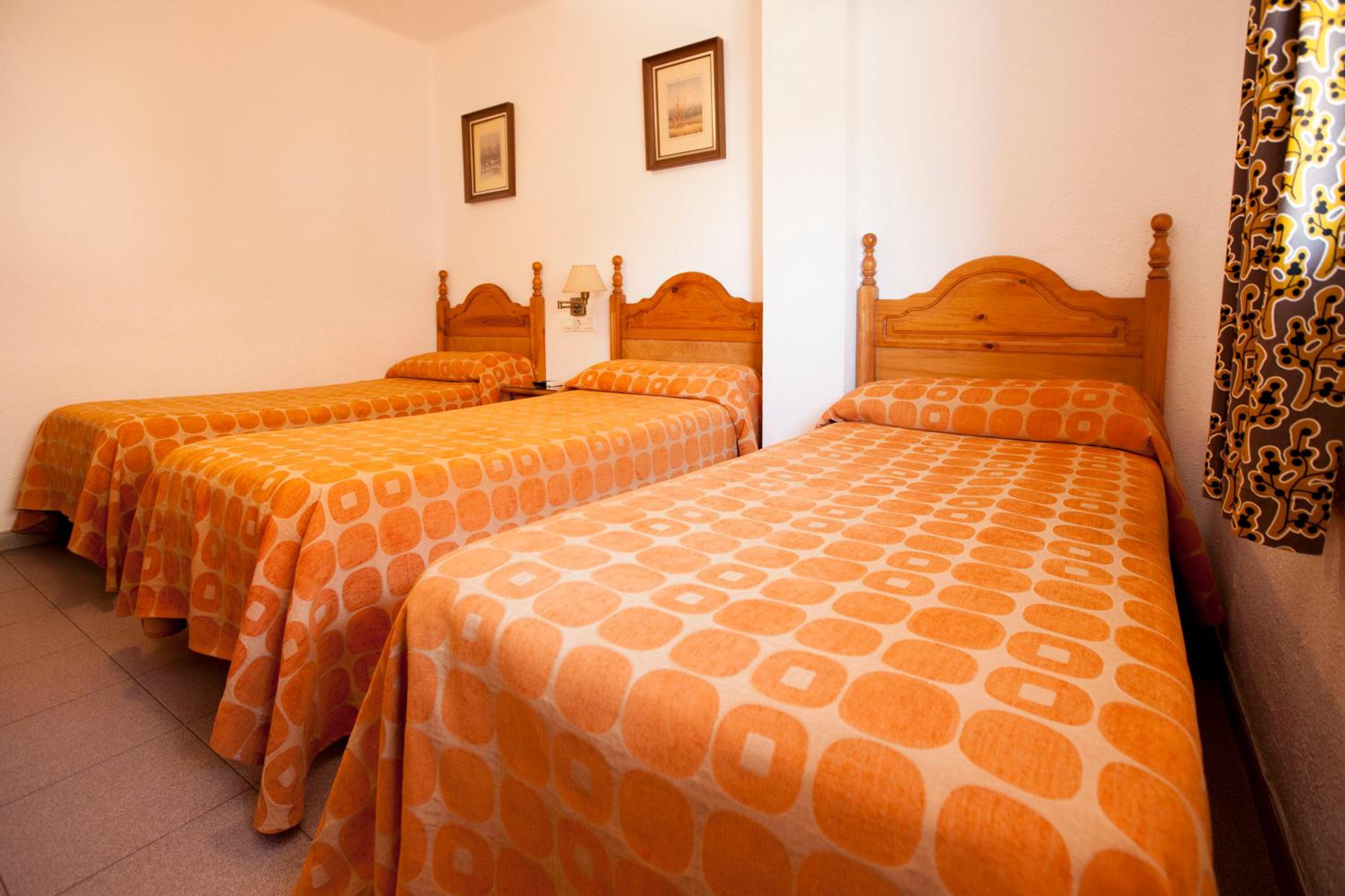 Triple Room With Private Bathroom photo 3