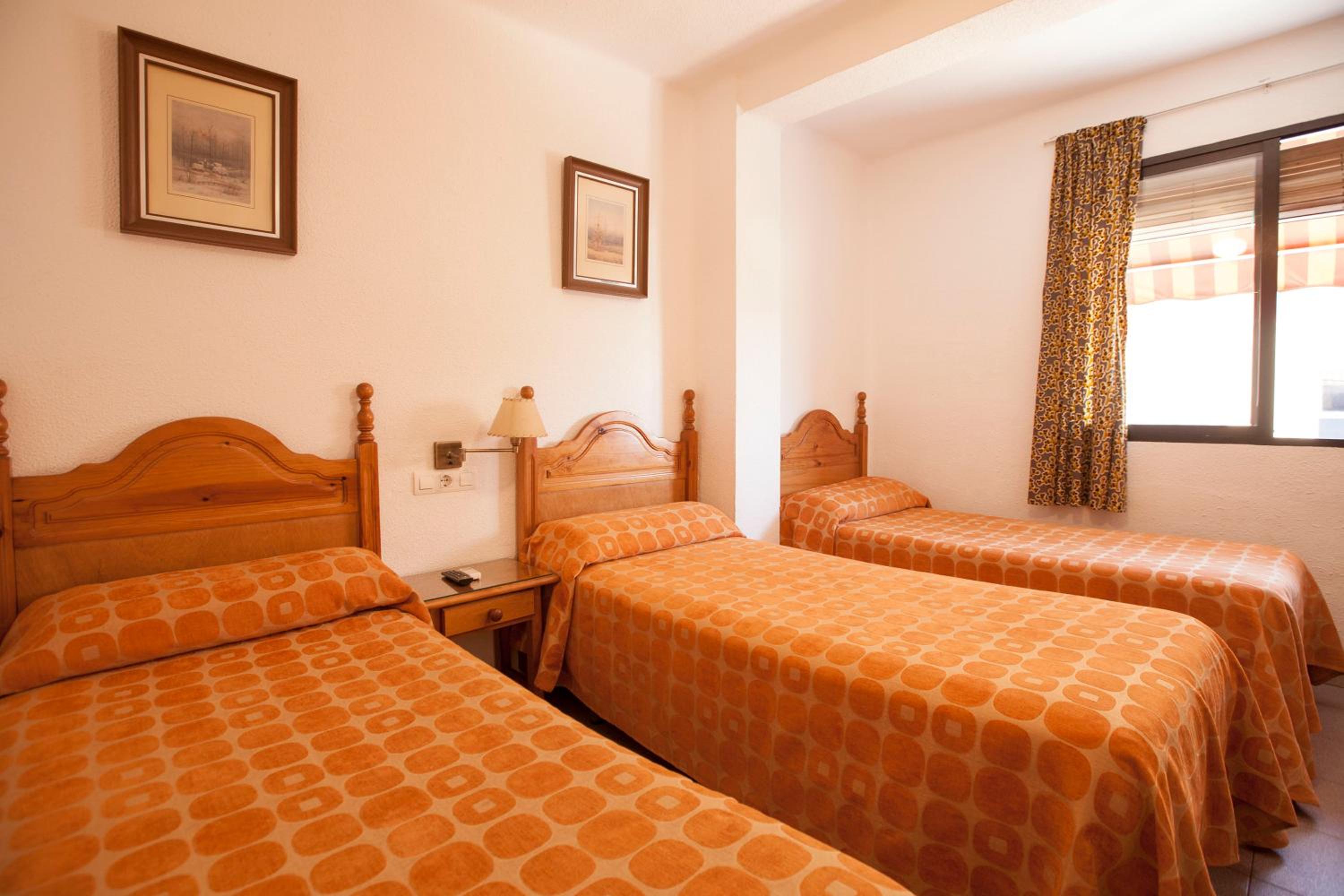 Triple Room With Private Bathroom photo 2