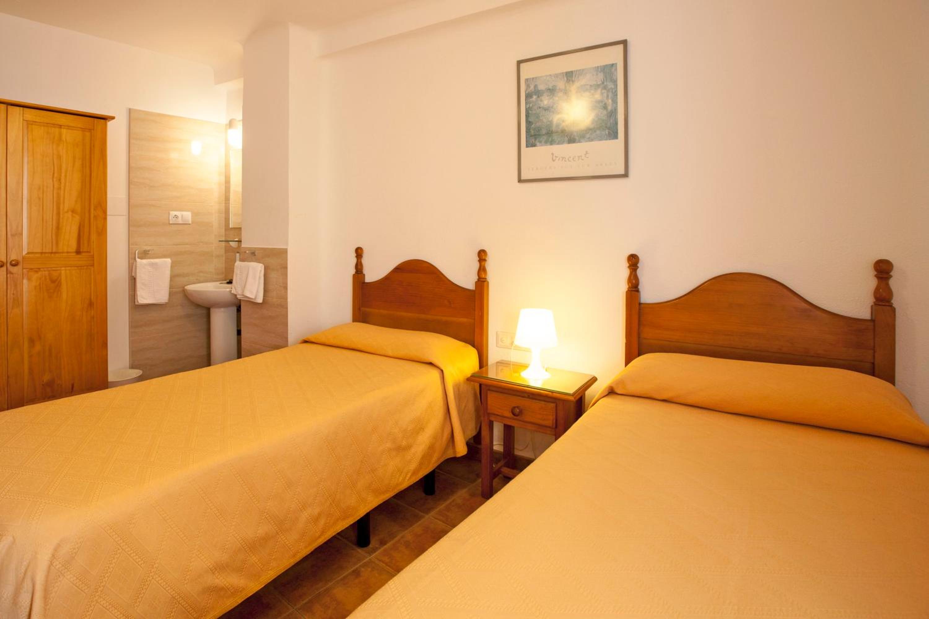 Standard Double Room With Shared Bathroom photo 2