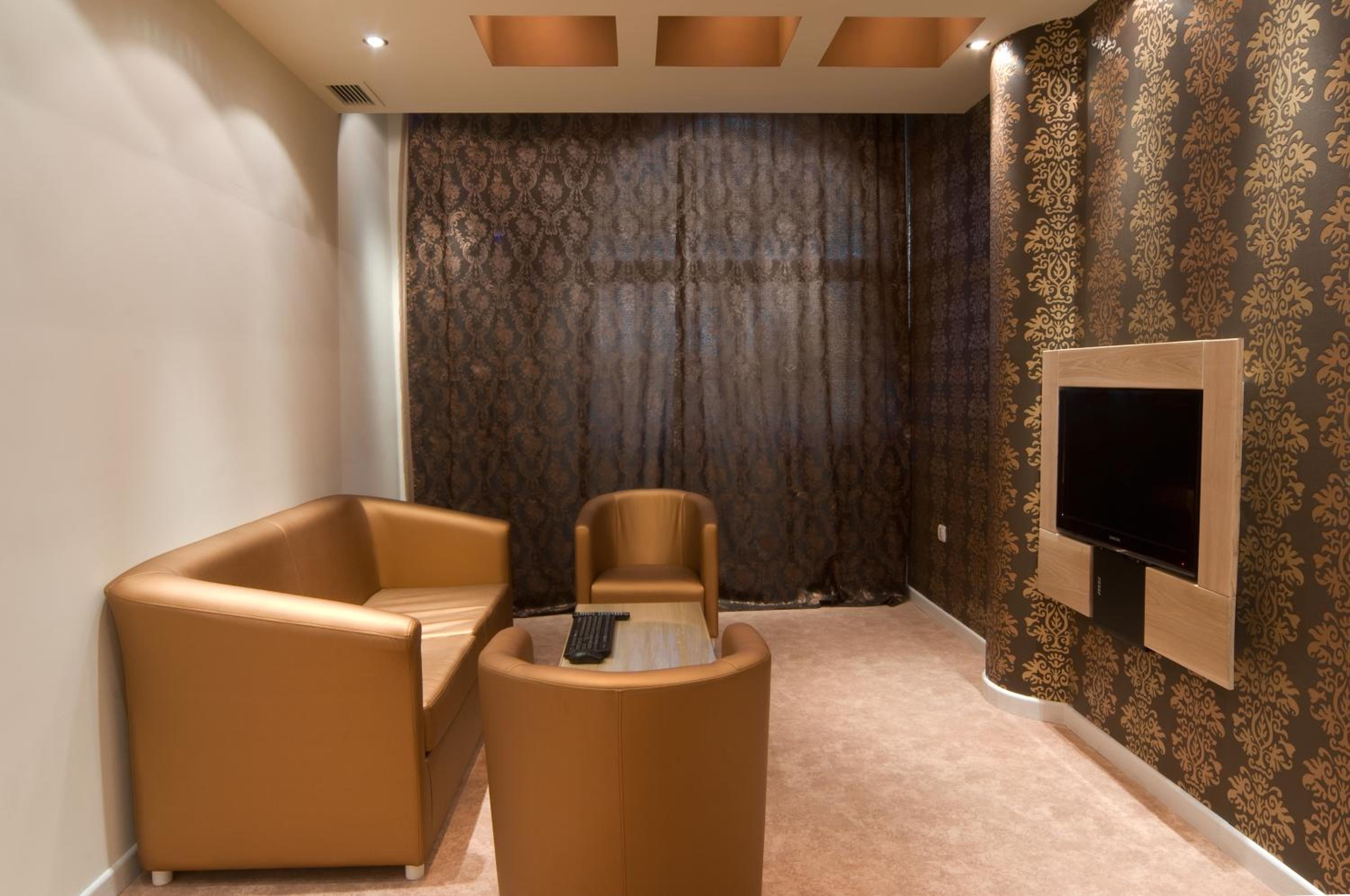 Comfort One-Bedroom Suite - Photo 17