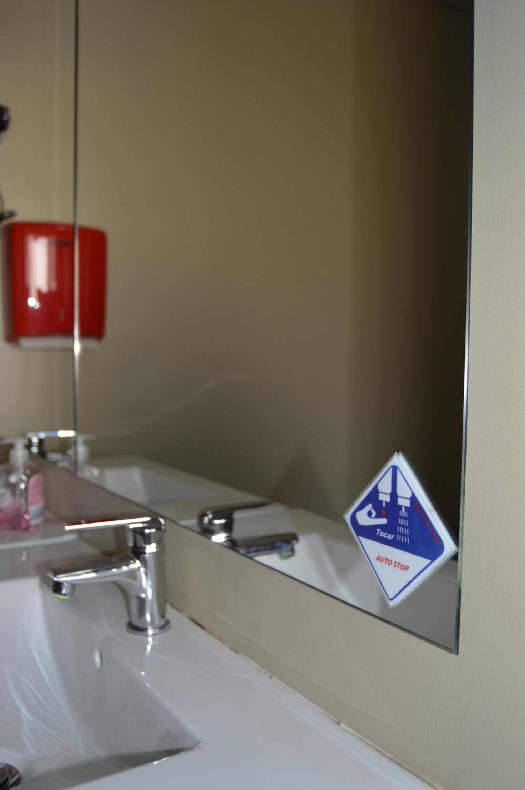 Double or Twin Room with Balcony and Shared Bathroom photo 2